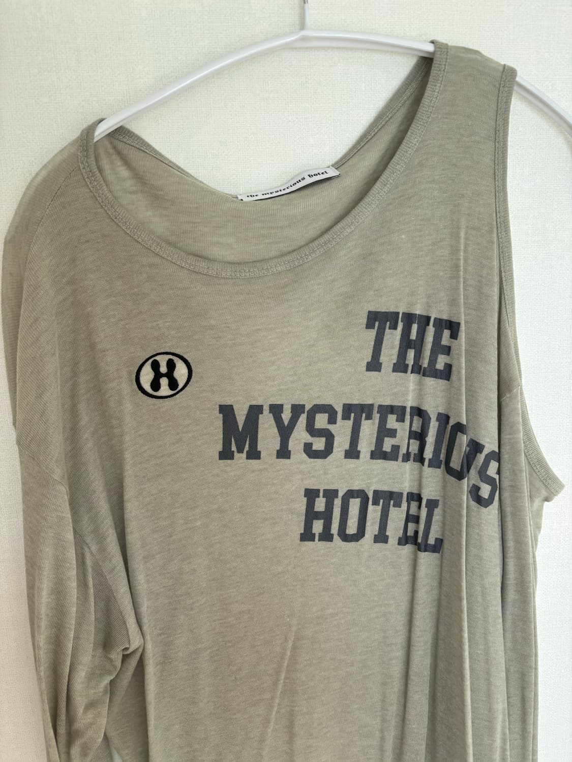미스테리어스호텔 시스루 어깨트임 긴팔티 상품이미지6
