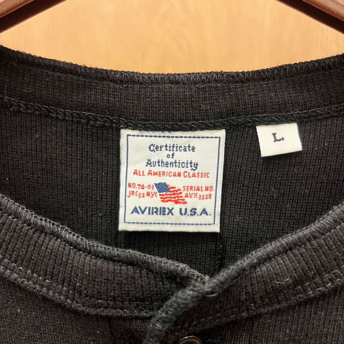 아비렉스 반팔 골지 티셔츠 헨리넥 백 로고 프린팅 무지 디테일 블랙 상품이미지8