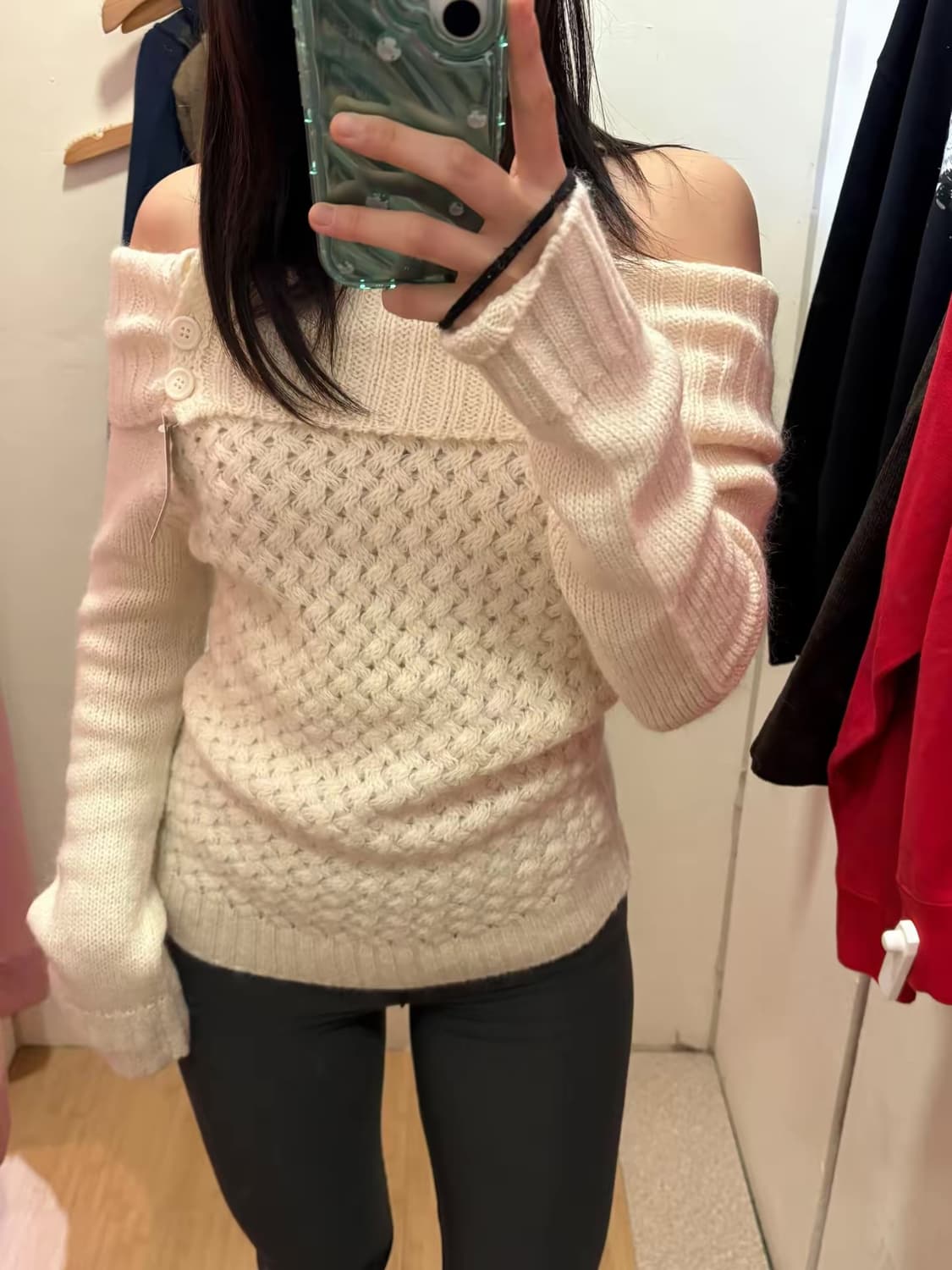 오프숄더 니트 모리걸 아이보리 패턴 단추 버튼 상품이미지3