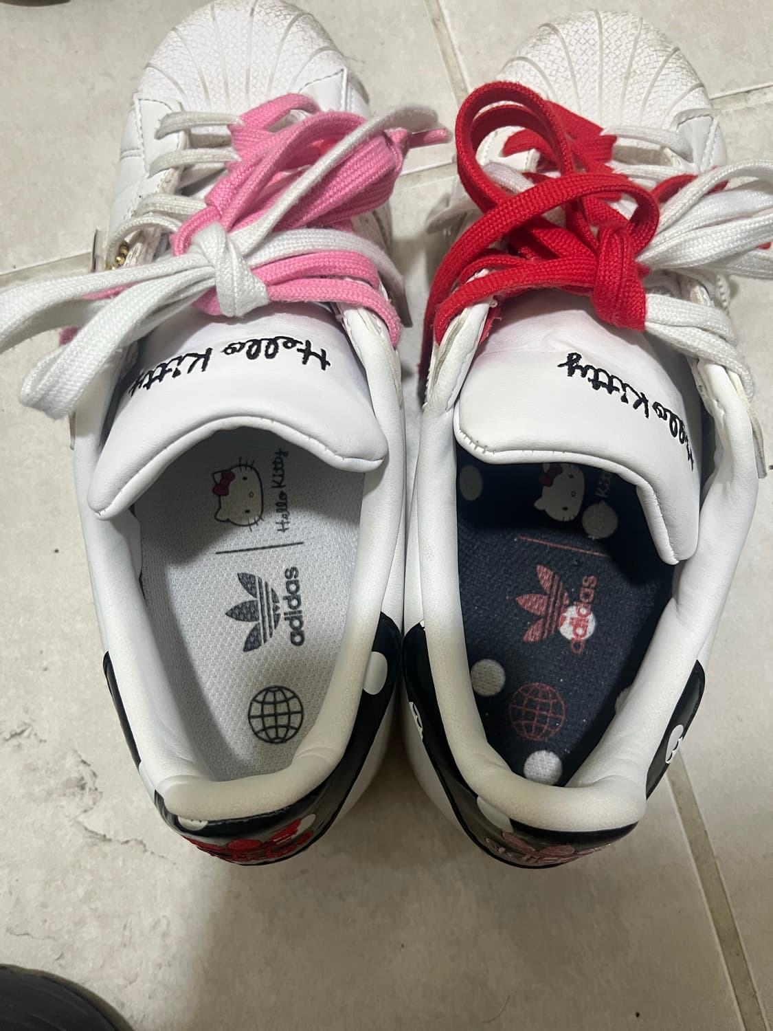 아디다스 슈퍼스타 헬로키티 콜라보 245 상품이미지5