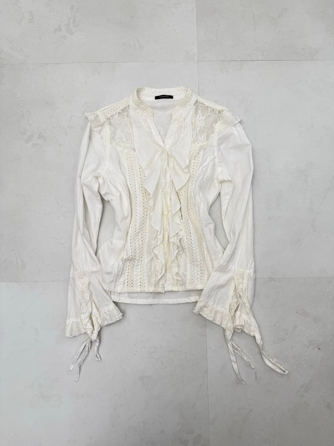 화이트 프릴 레이스 셔츠 상품이미지4