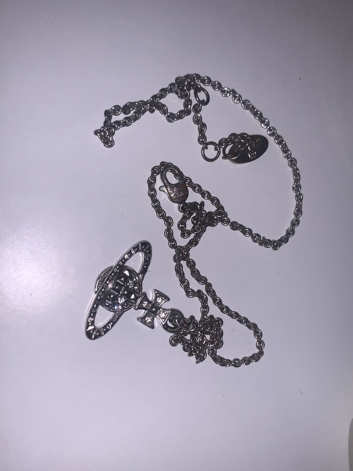 비비안웨스트우드 메이페어 바스 릴리프 펜던트 실버 목걸이 상품이미지2