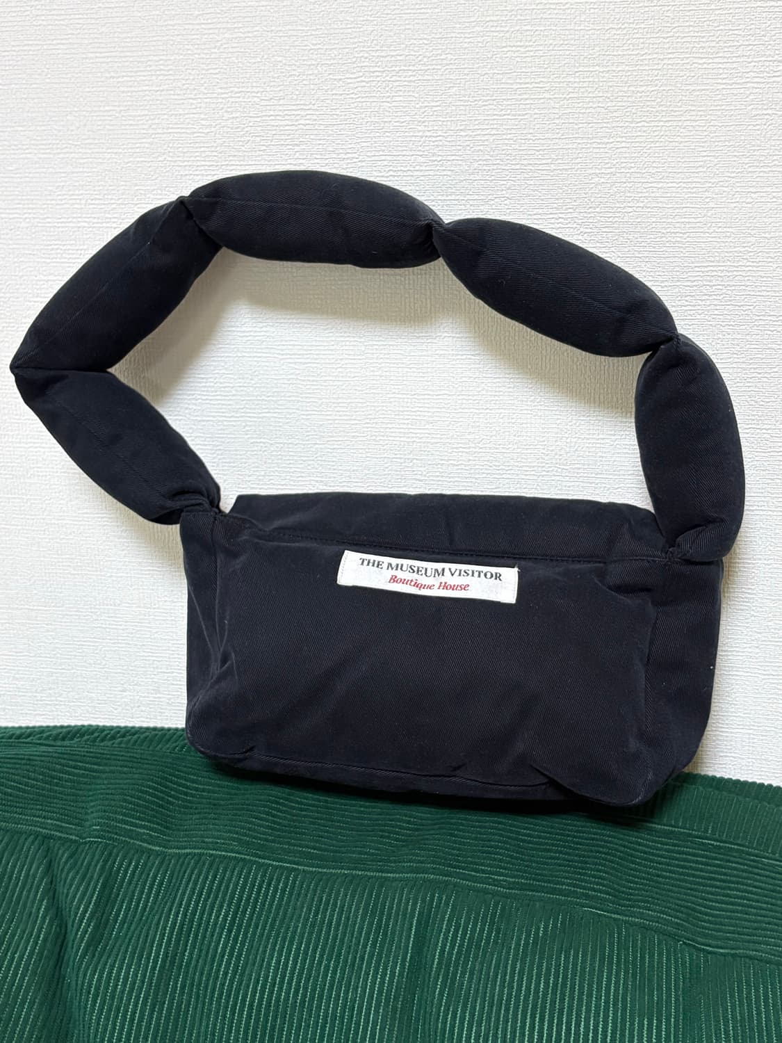 더뮤지엄비지터 미니 패딩 백 상품이미지2