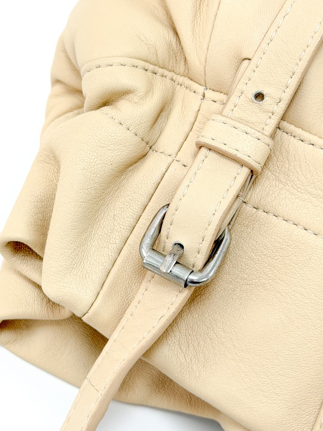 르메르 램스킨 글러브 버킷 펄스백 상품이미지6