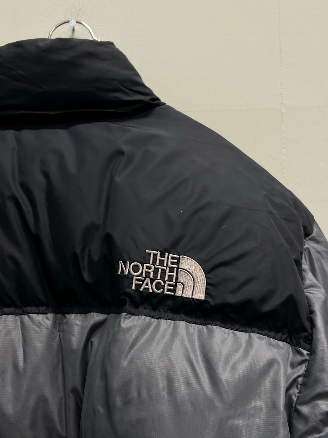 노스페이스 700필 눕시 구스 다운 자켓 그레이 상품이미지7