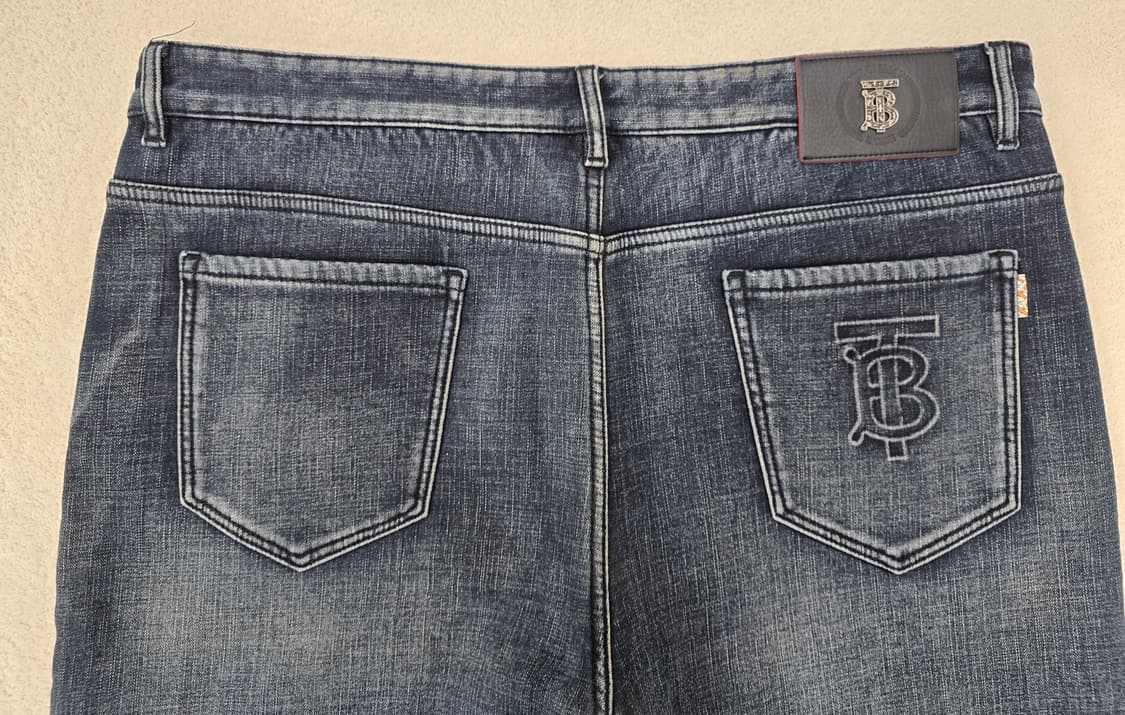 버버리 TB 모노그램 얇은기모청바지.  
싸이즈 37~38 상품이미지5