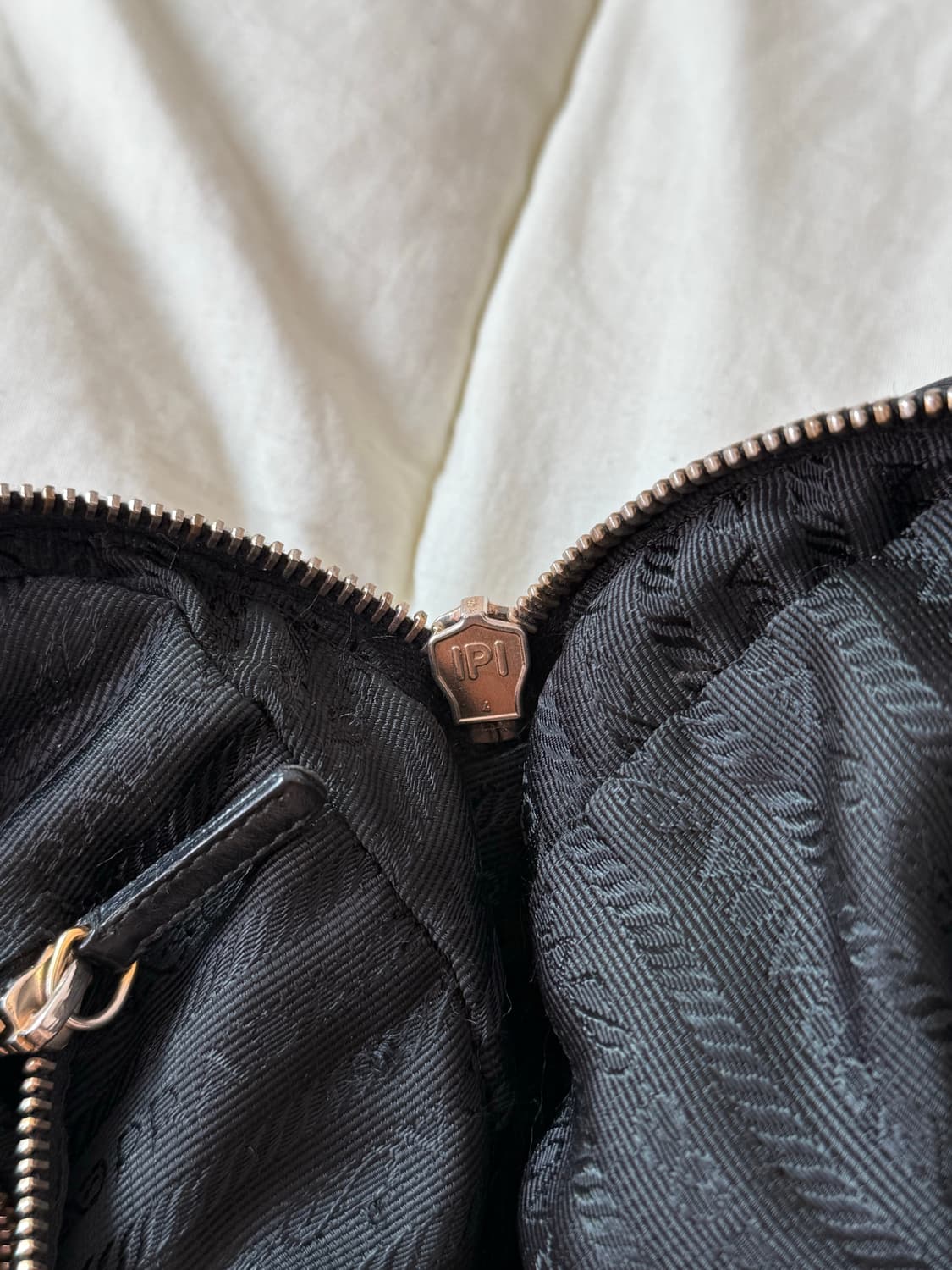 정품 프라다 블랙 나일론 토트백 상품이미지10