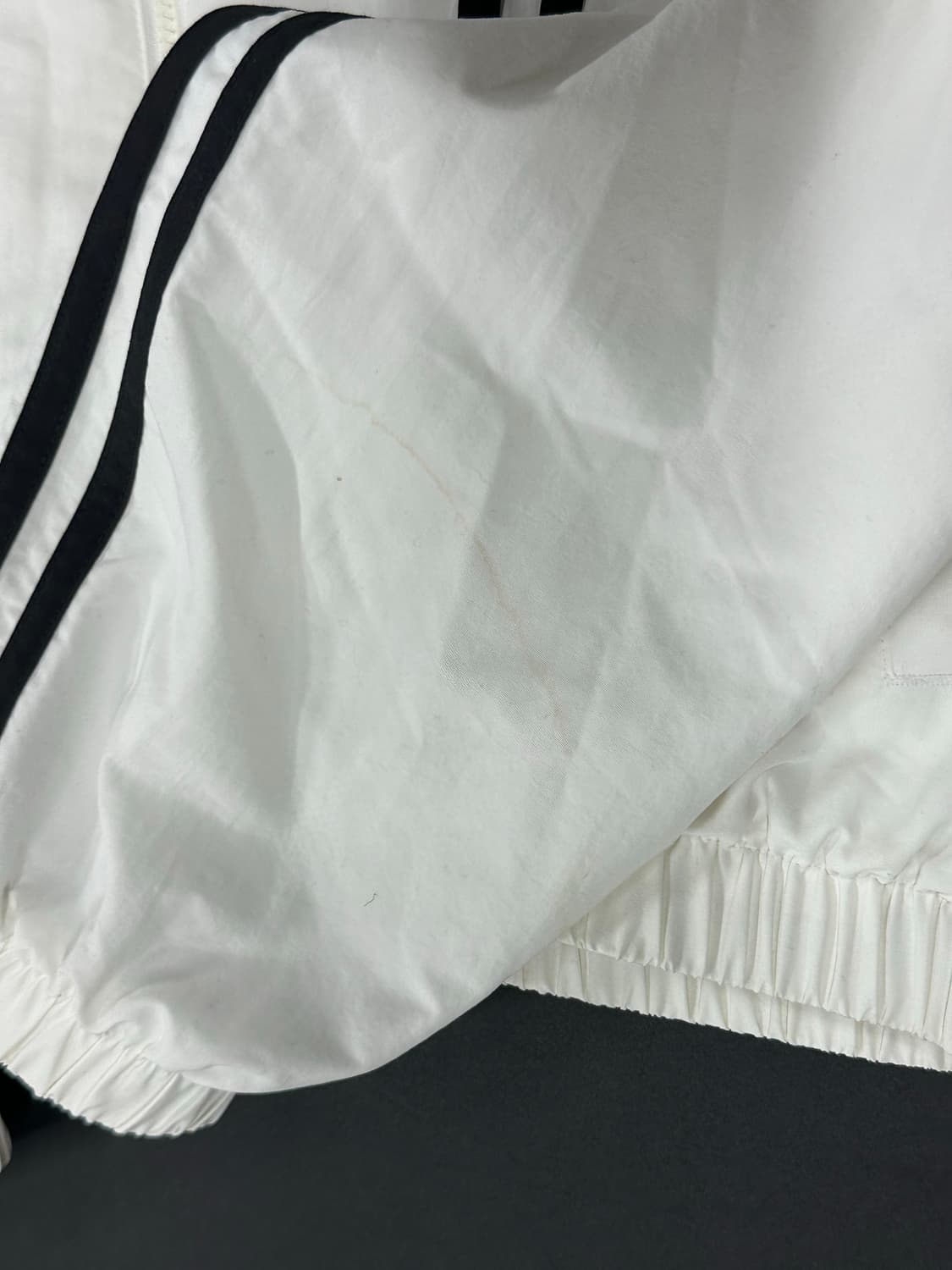 아디다스 에센셜 삼선 크롭 바람막이 자켓 화이트 상품이미지6