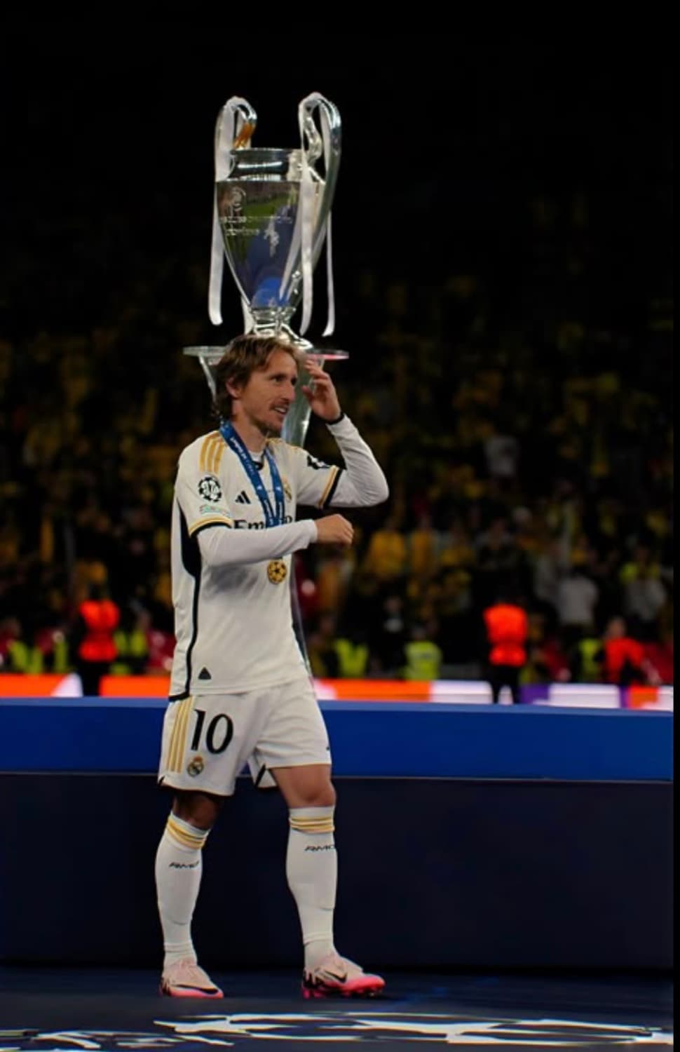 24-25 레알마드리드 홈 모드리치 유니폼 L(마킹불량) 상품이미지8