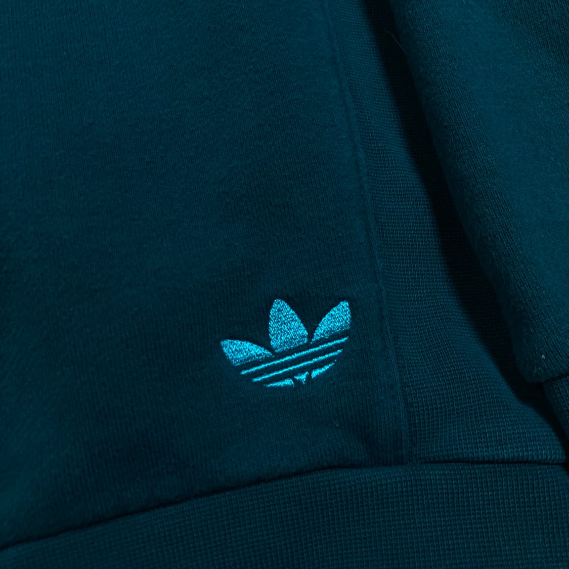 아디다스 스펠아웃 로고 청록 맨투맨 상품이미지3