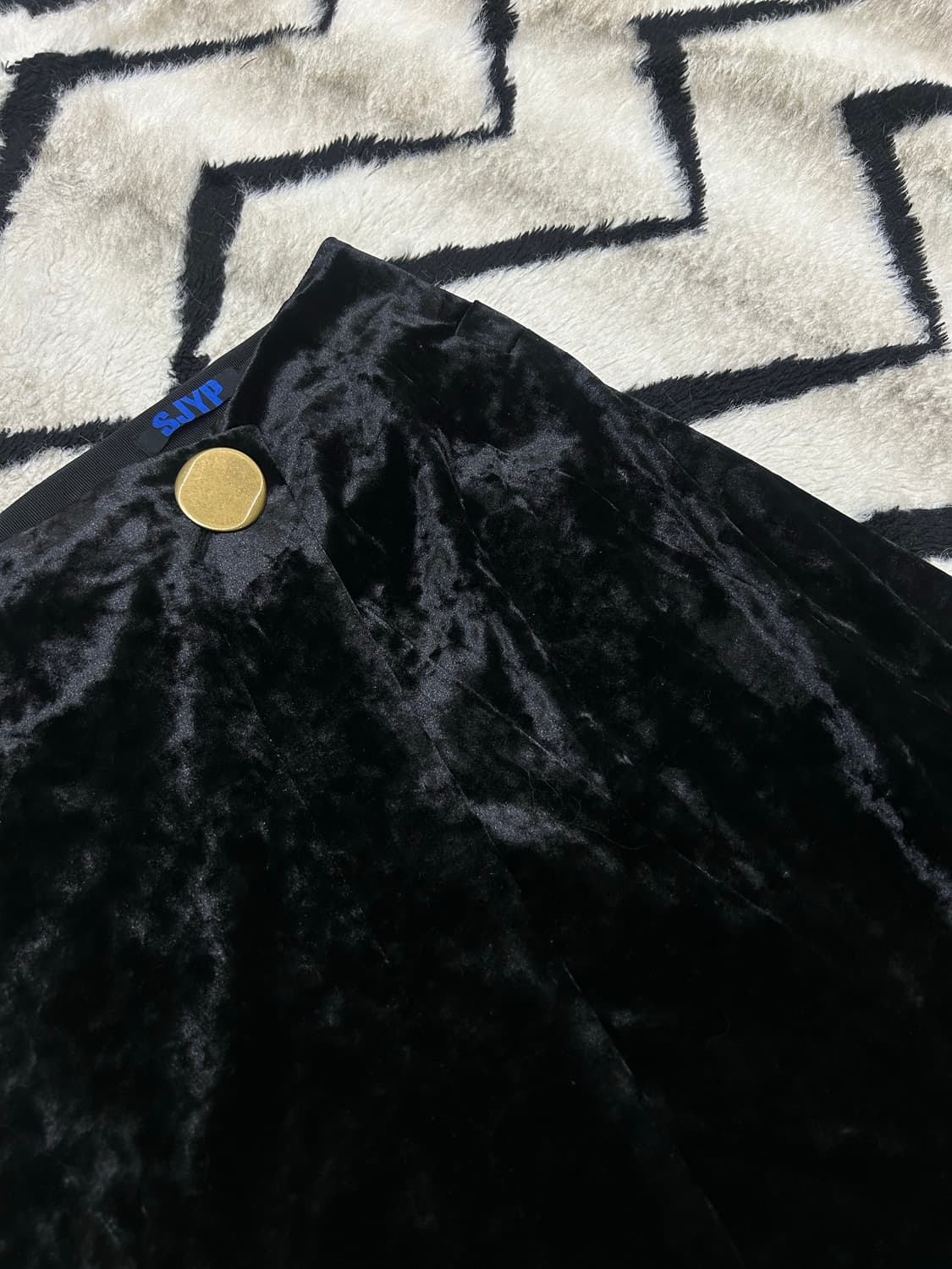 [S]SJYP 벨벳 트임 랩 스커트/블랙 상품이미지1