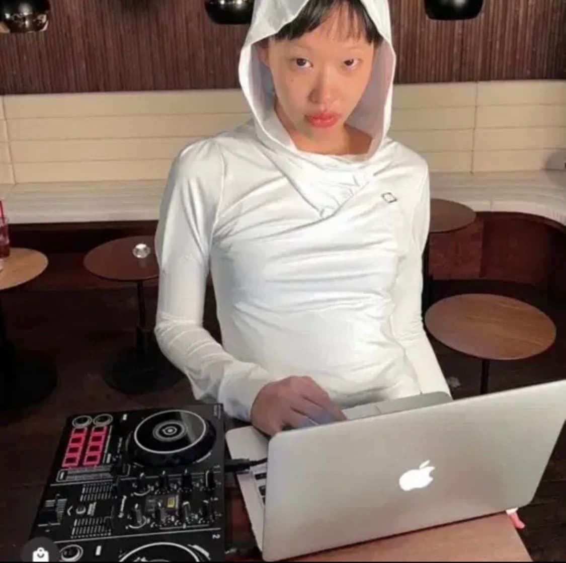 미스치프 후디드 시어링 오버랩 탑 화이트 집업 후드티 상품이미지3