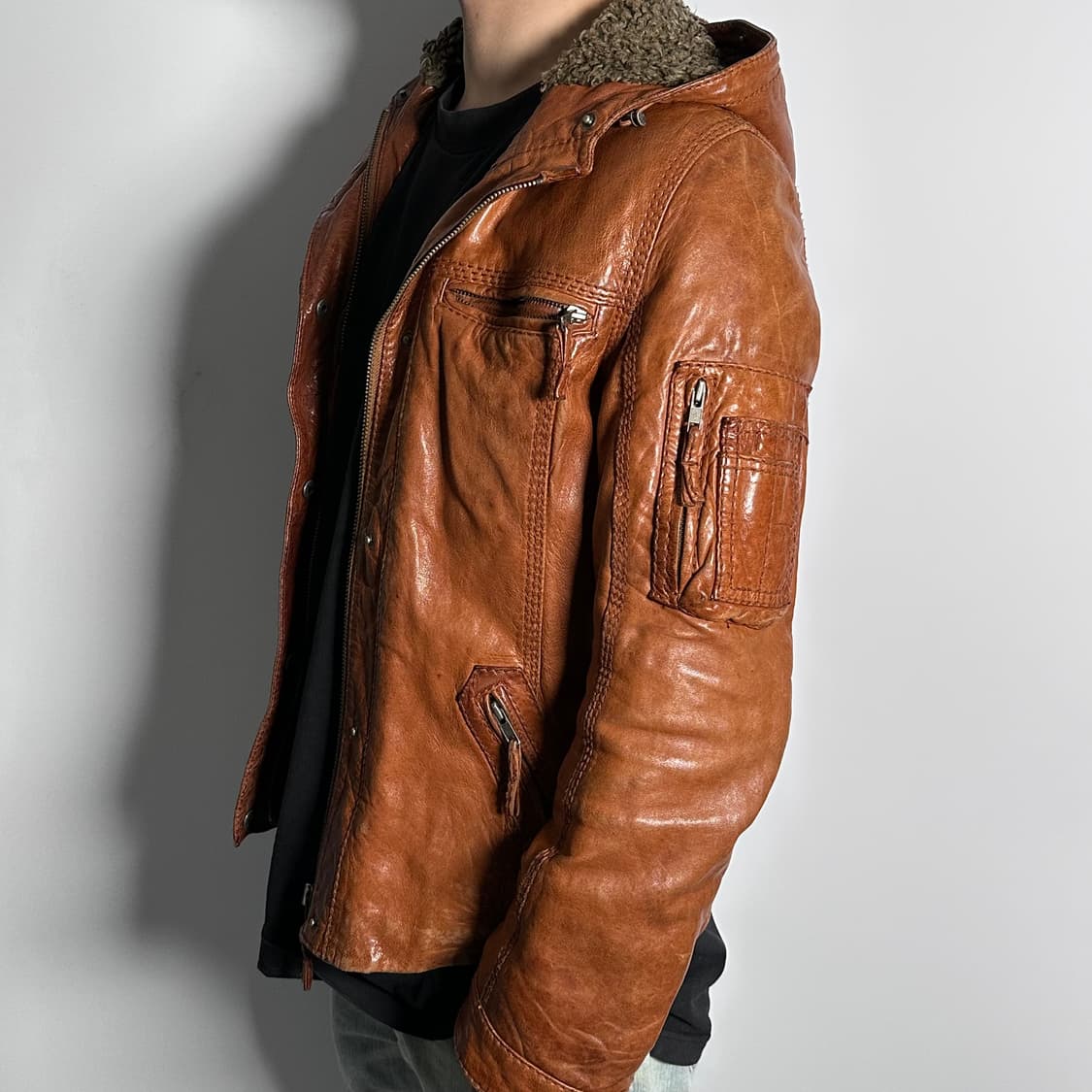 트루릴리전 리얼레더 포켓 후디 자켓 (on.566)   상품이미지2