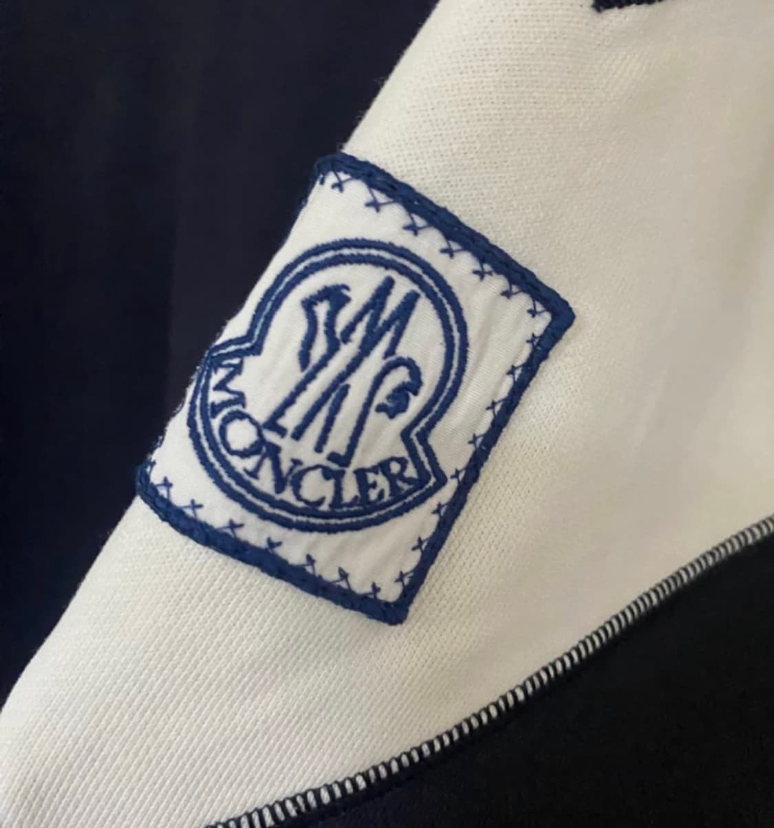 [정품] 몽클레어 감마블루 배색 패치 맨투맨 블랙 S
 상품이미지4