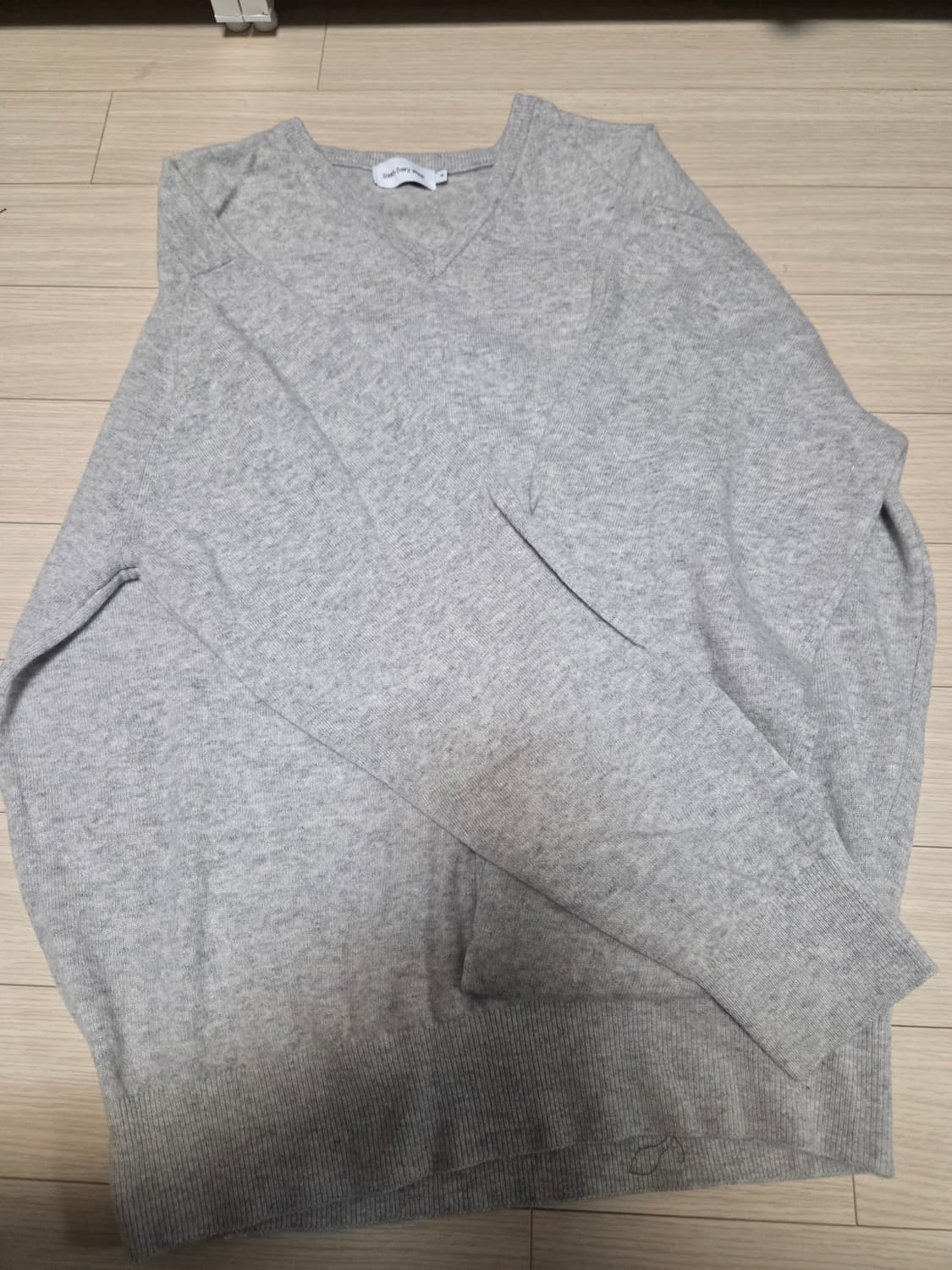 스테디에브리웨어 스탠다드 브이넥 라이트 그레이 상품이미지1