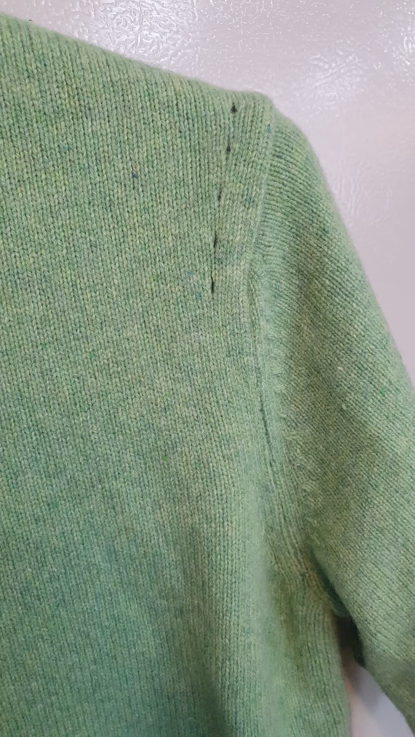 그로브 반팔 니트 그린색상입니다. 옆에 단추 디테일이 있어서 더 귀여워요 상품이미지5