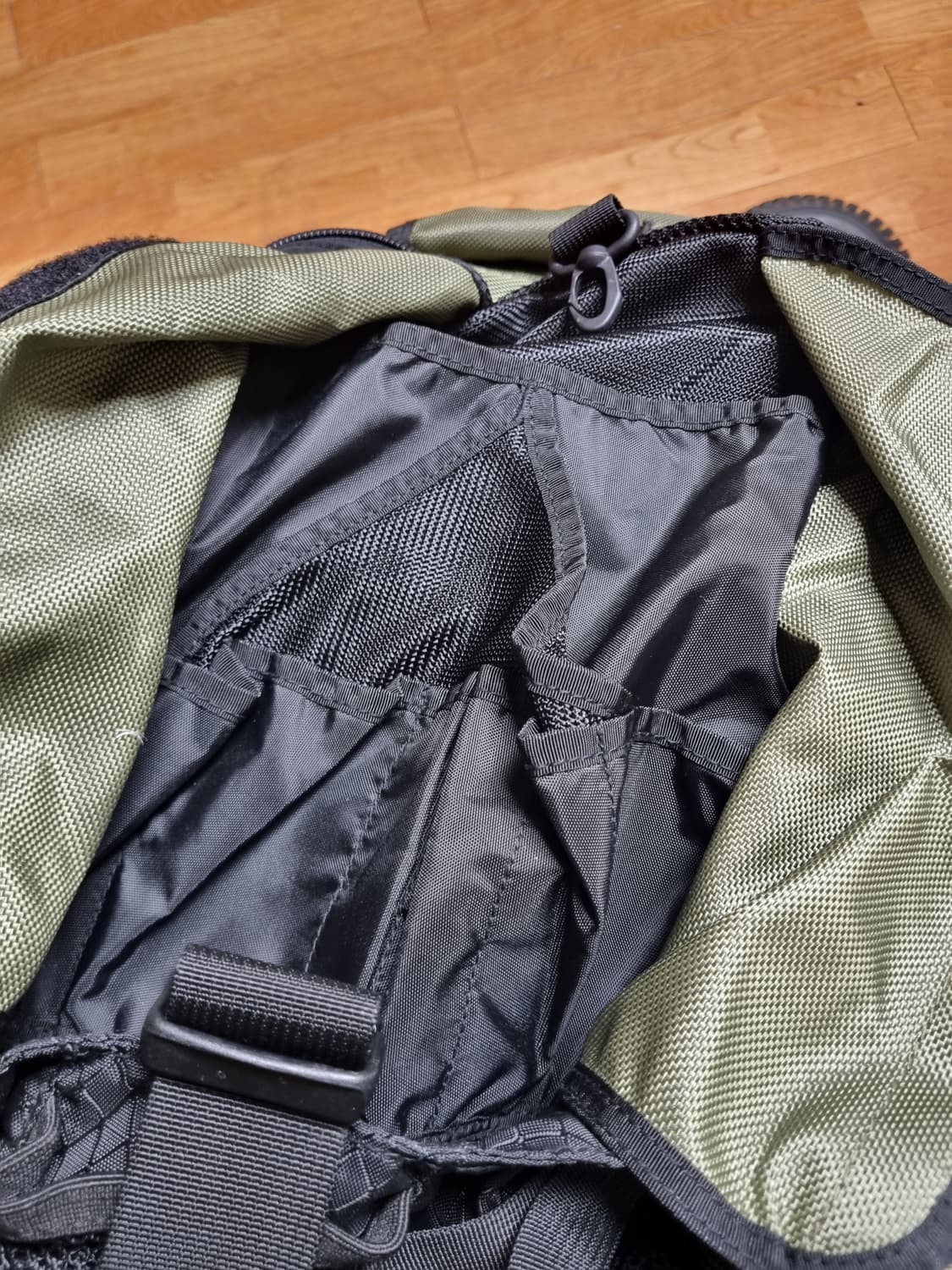 오클리 아이콘 백팩 카키 상품이미지7