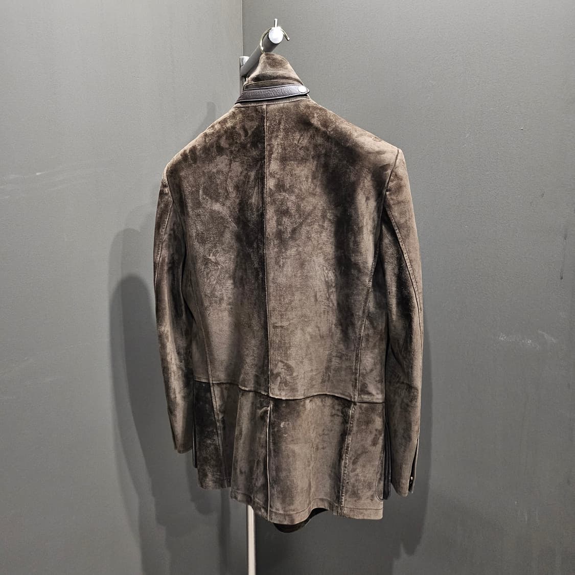 톰포드 레더트리밍 스웨이드 블레이저 자켓 상품이미지3