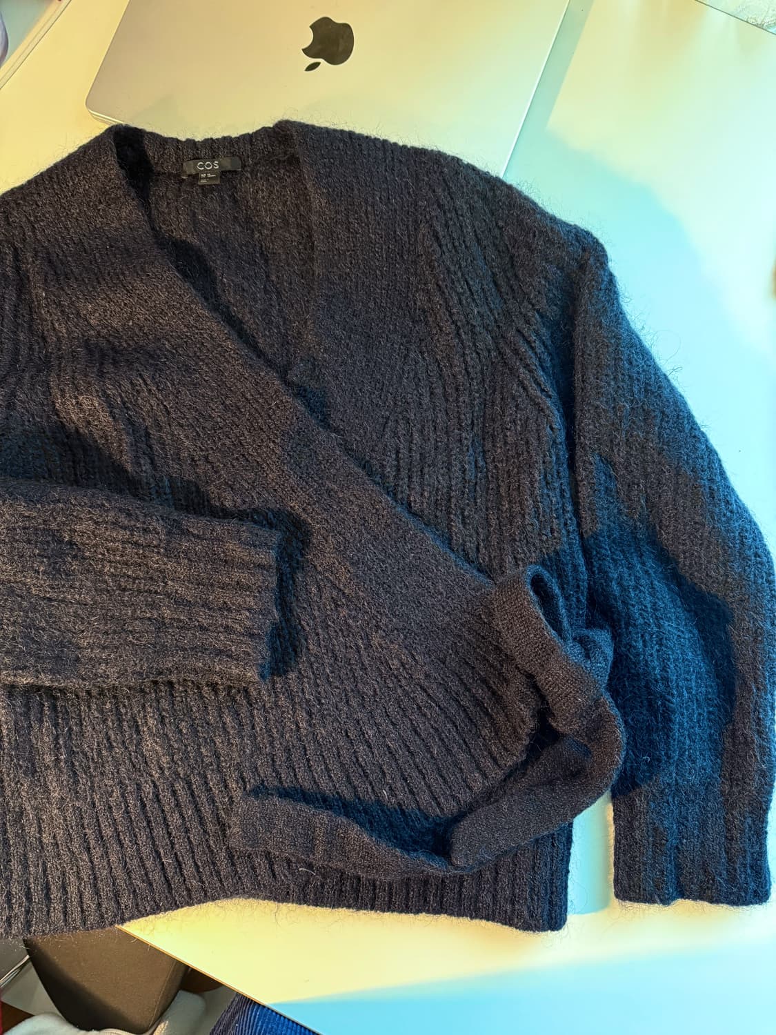 COS 코스 울&모헤어 랩 가디건 네이비 XS 사이즈입니다. 상품이미지2