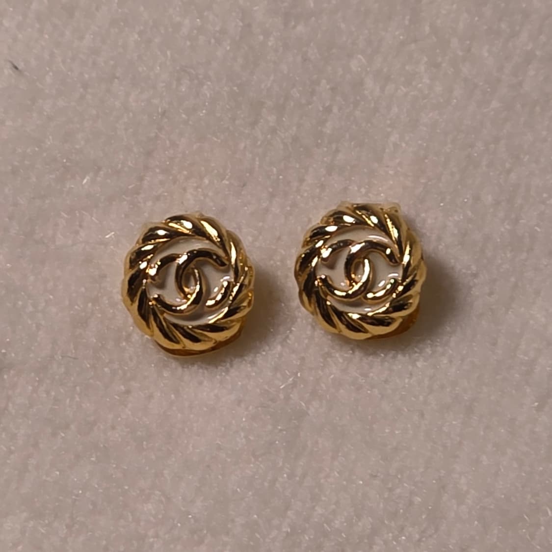 샤넬 금장 cc로고 클립형 귀걸이 상품이미지1