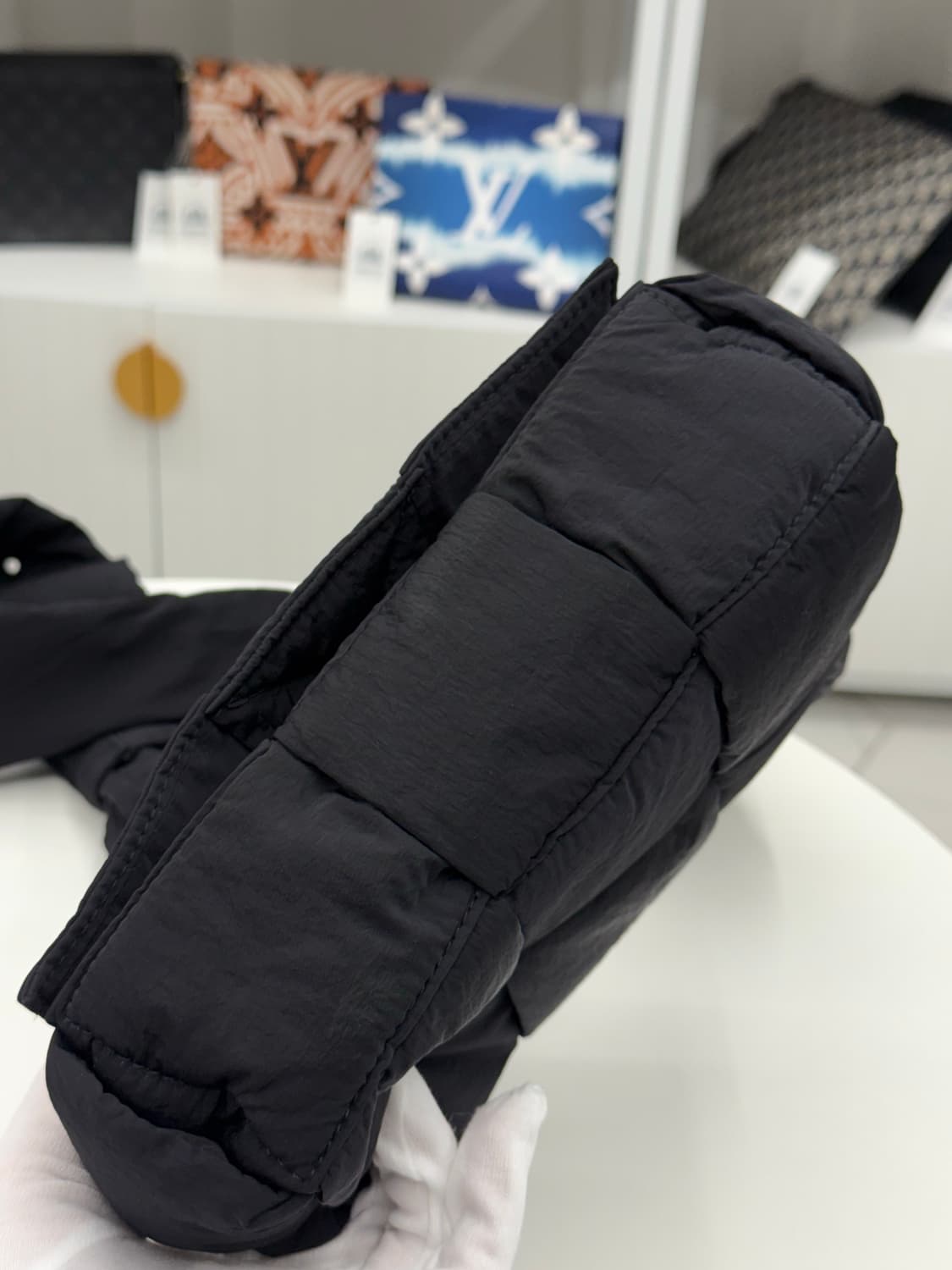 [S] 보테가베네타 패딩 테크 카세트백 상품이미지5