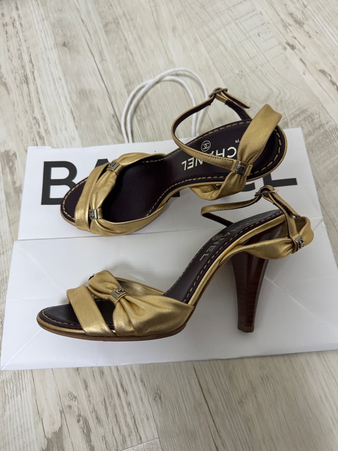 (정품) 샤넬 금색 샌들 37사이즈 상품이미지3