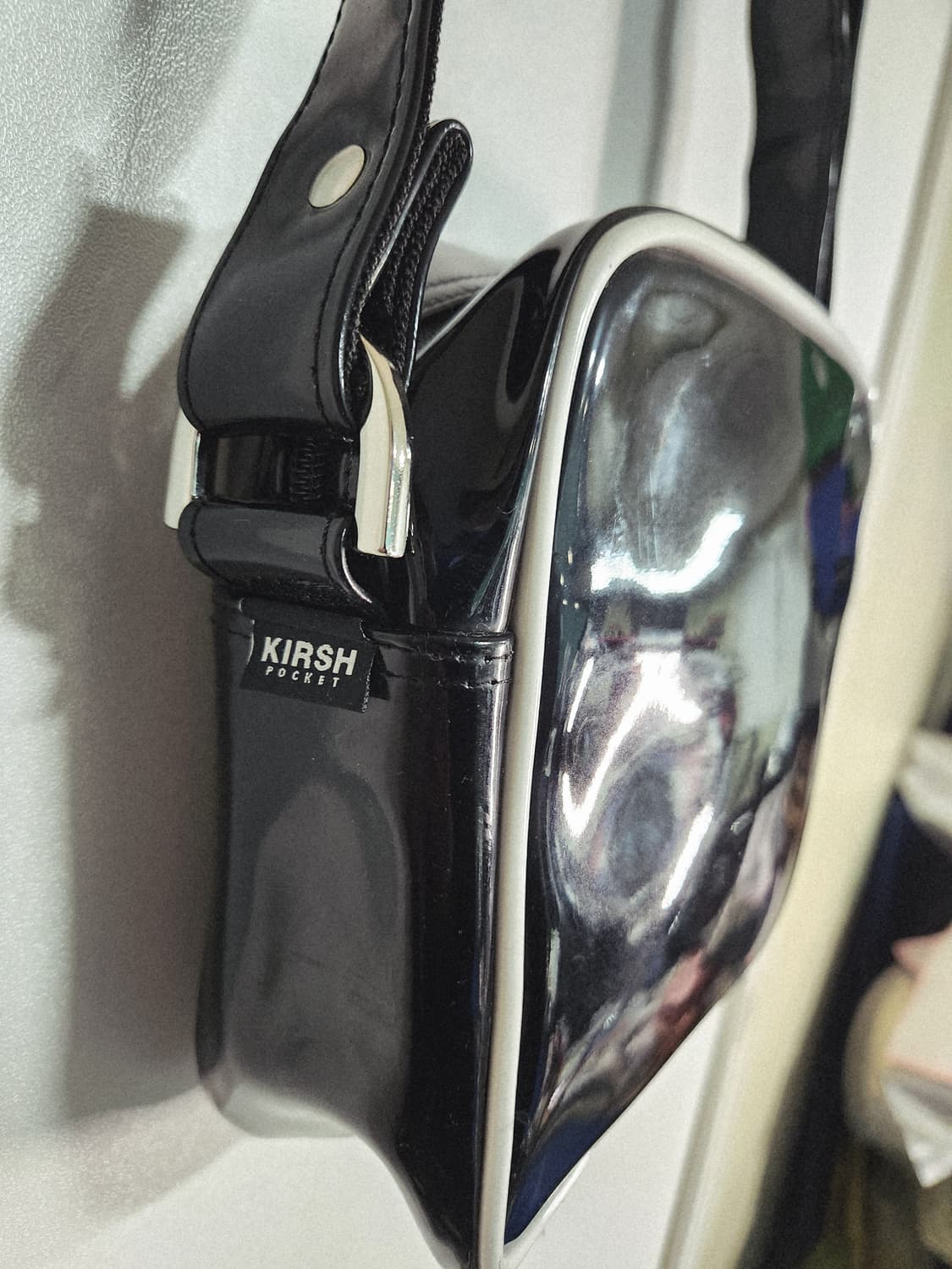 키르시 유광 블랙 크로스백 20*20 상품이미지5