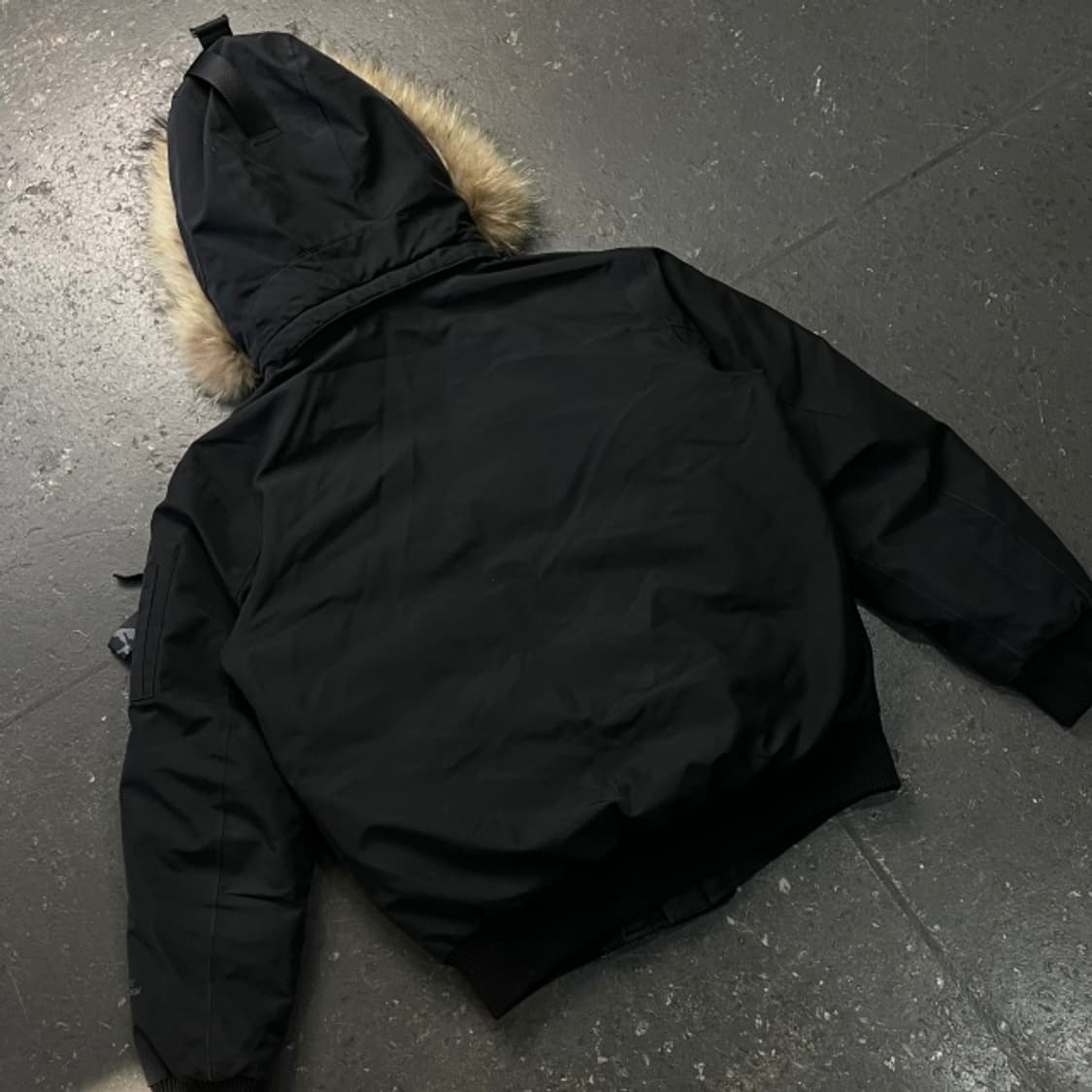 100 K2 구스다운 라쿤 숏패딩 상품이미지6