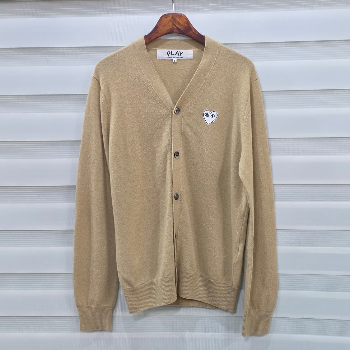 꼼데가르송 플레이 화이트 하트 와펜 울 가디건- L 상품이미지1