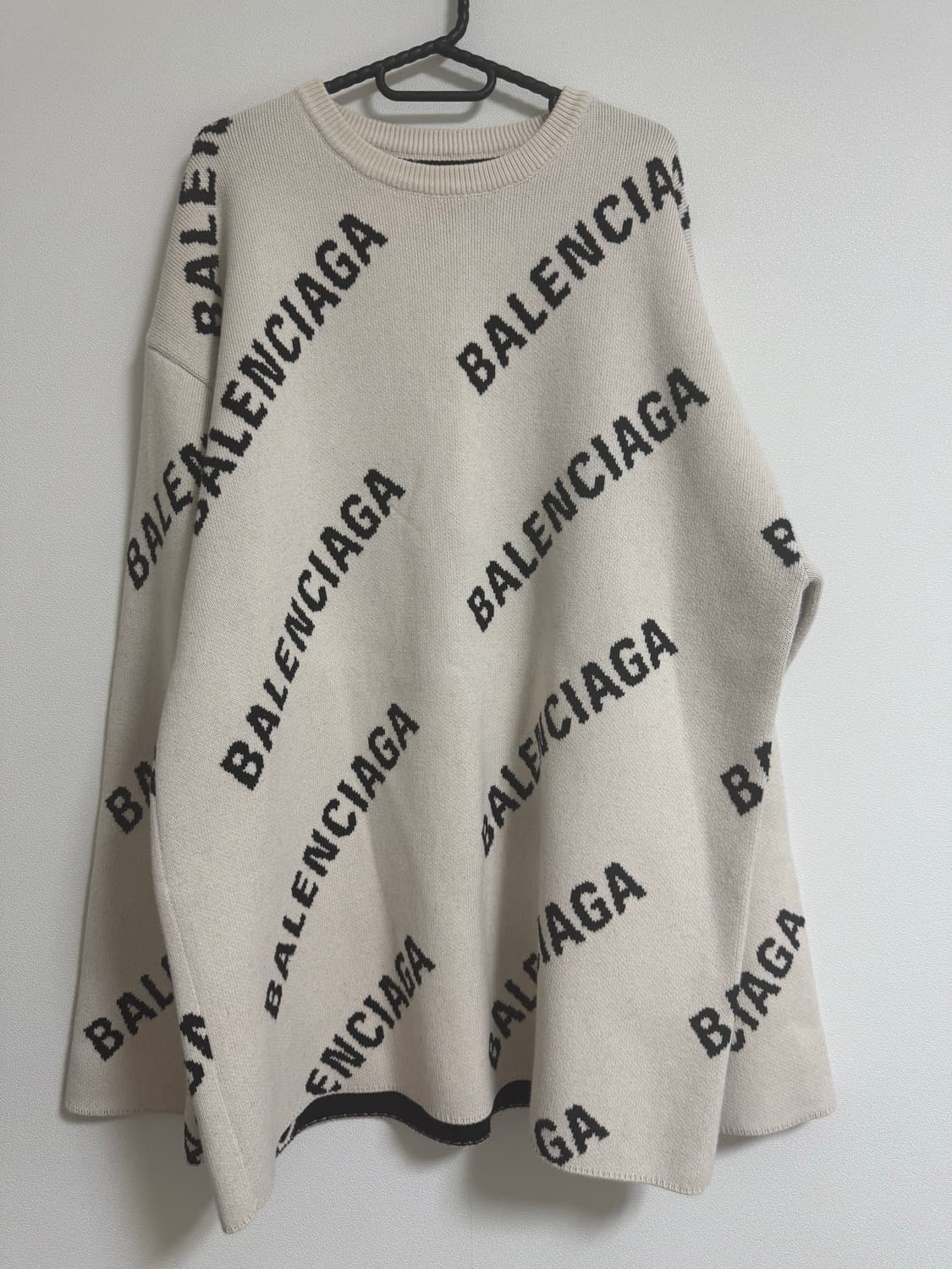 발렌시아가 올오버 로고 크루넥 아이보리 니트 L (정품) 상품이미지3