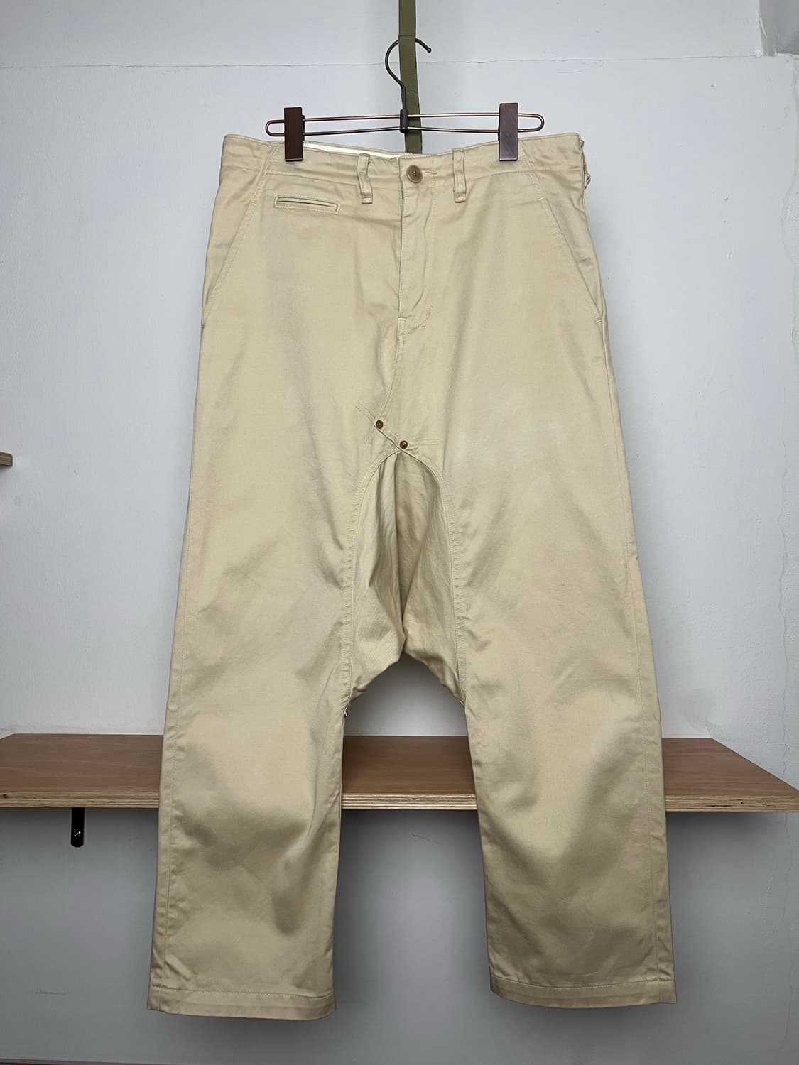 간류 사루엘 팬츠 베이지 치노팬츠 상품이미지1