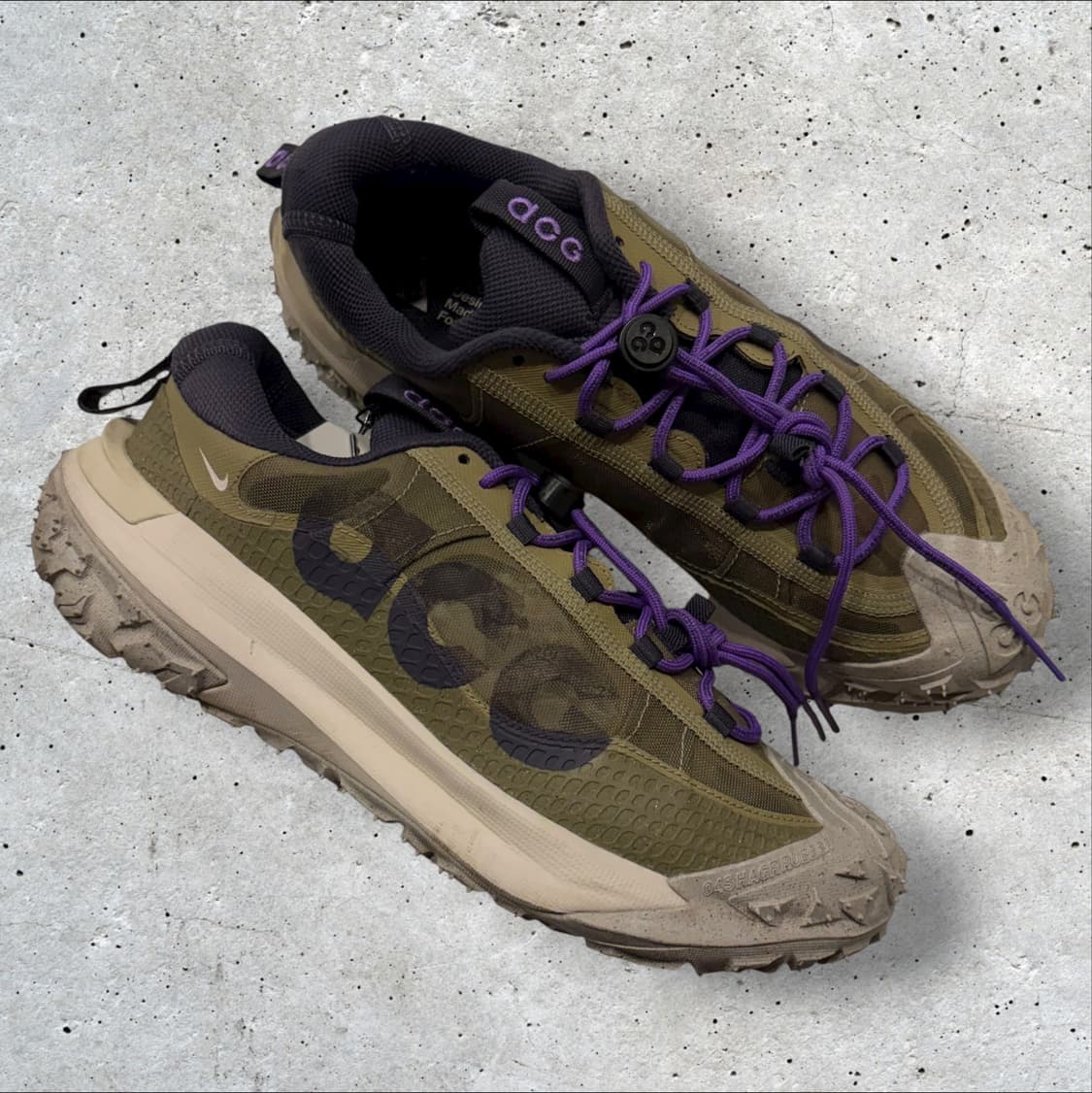 [260] 나이키 ACG 마운틴 플라이 스니커즈 카키 상품이미지1