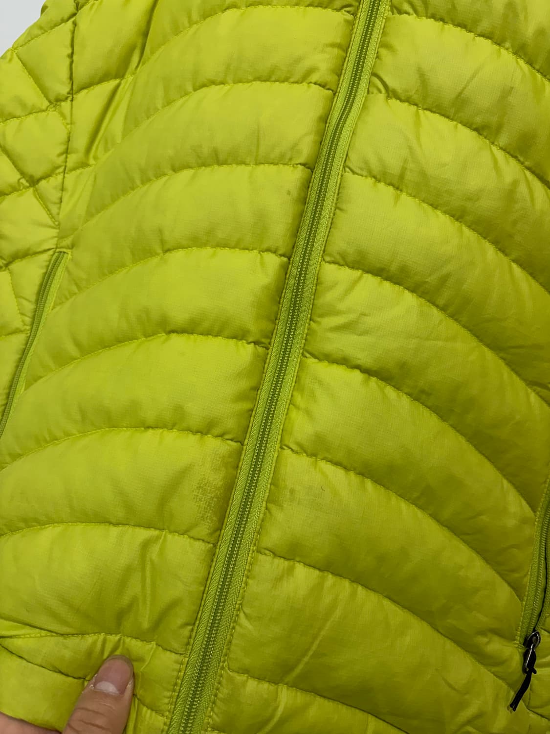 파타고니아 라임색 경량패딩 상품이미지6