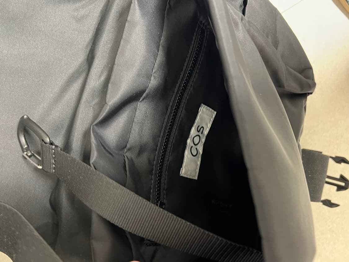 코스 미니 사첼백 블랙 상품이미지2