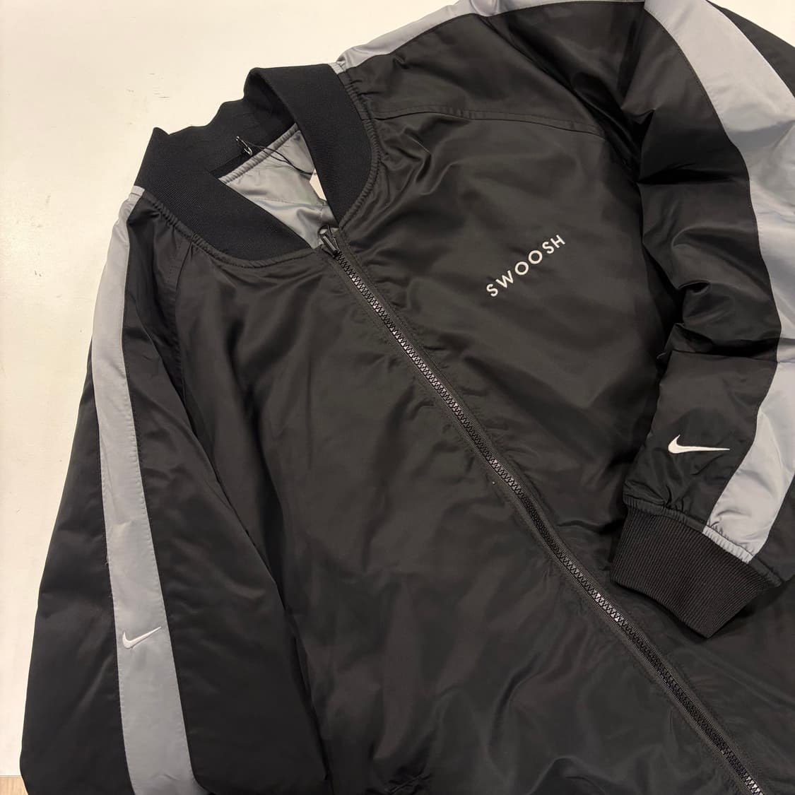 [XL] 나이키 리버시블 스우시 퀼팅 봄버 자켓 그레이 블랙 B556 상품이미지5