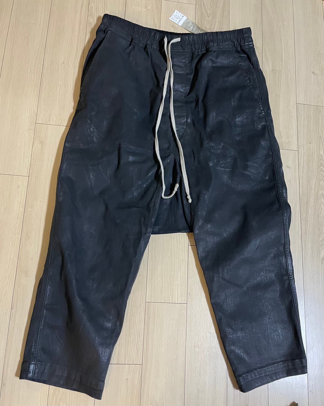 Rick Owens 레더 코팅 카고 쇼츠 상품이미지1