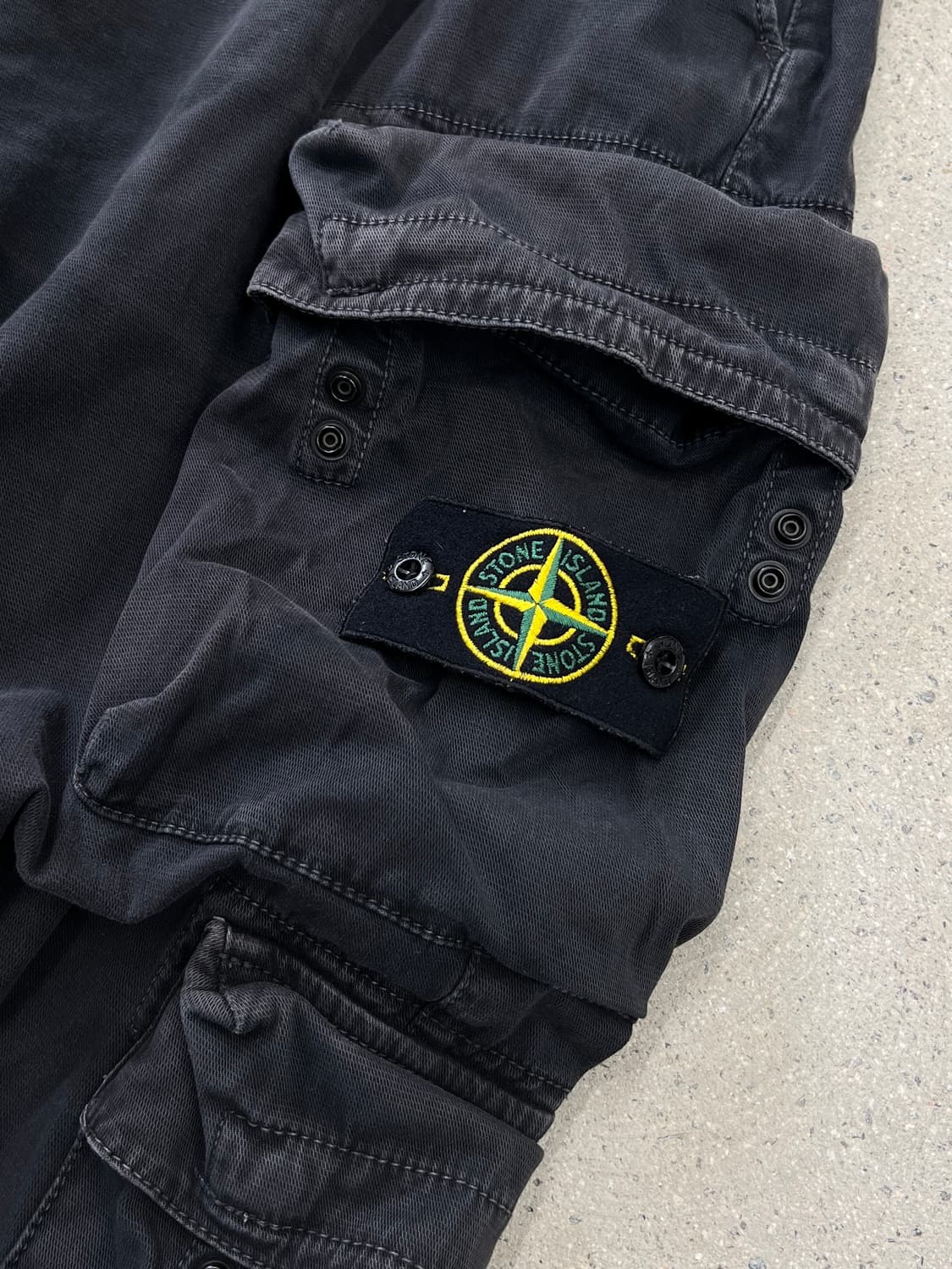 스톤아일랜드 멀티포켓 와펜 스트링 팬츠 상품이미지4