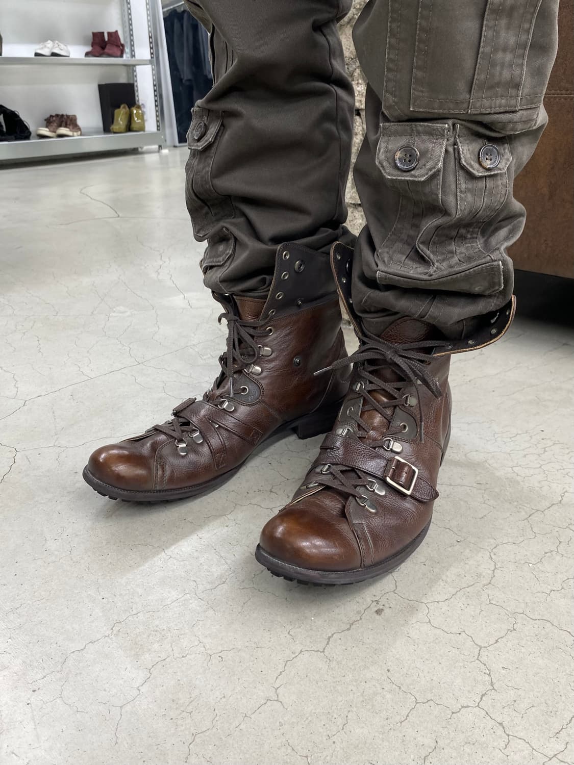 캐서린 햄넷 런던 투웨이 벨티드 레더 부츠 상품이미지1