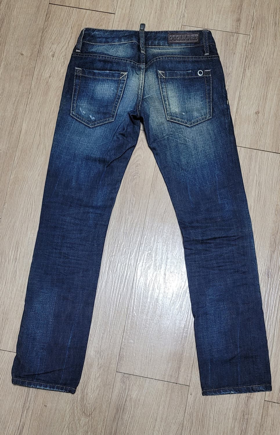 DSQUARED2 여성 D링 체인 슬림핏 데님 청바지. 상품이미지2