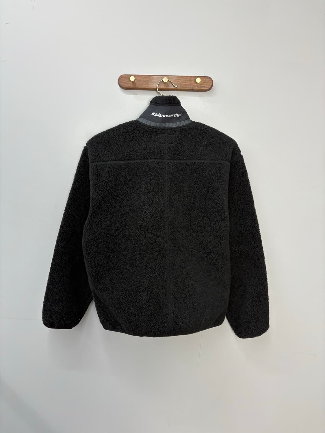 디스이즈네버댓 로고 블랙 플리스자켓 A2908 상품이미지4