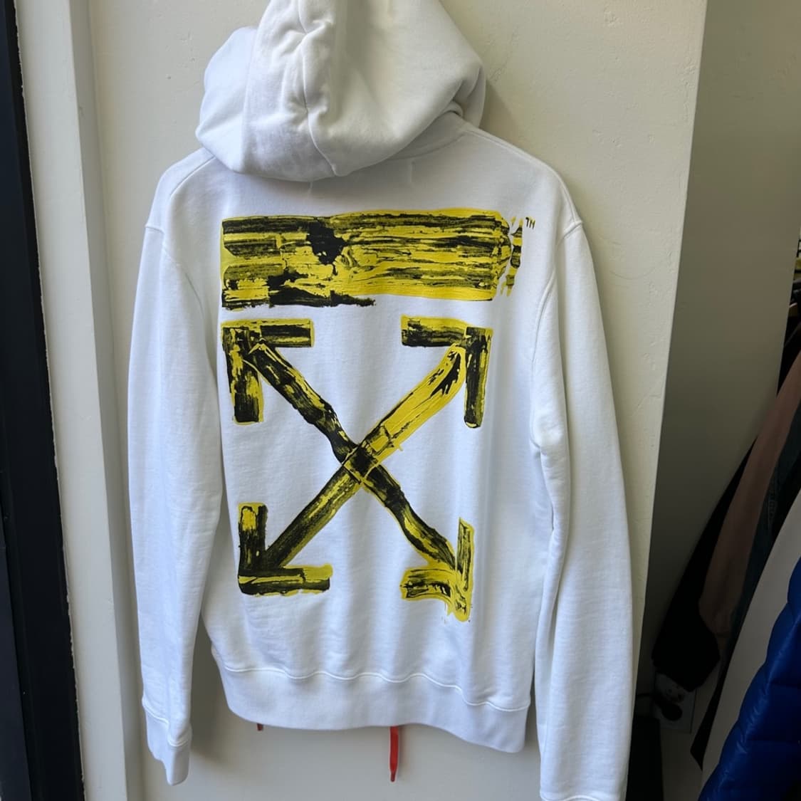 15928 - 오프화이트 아크릴 애로우 후드티 상품이미지1