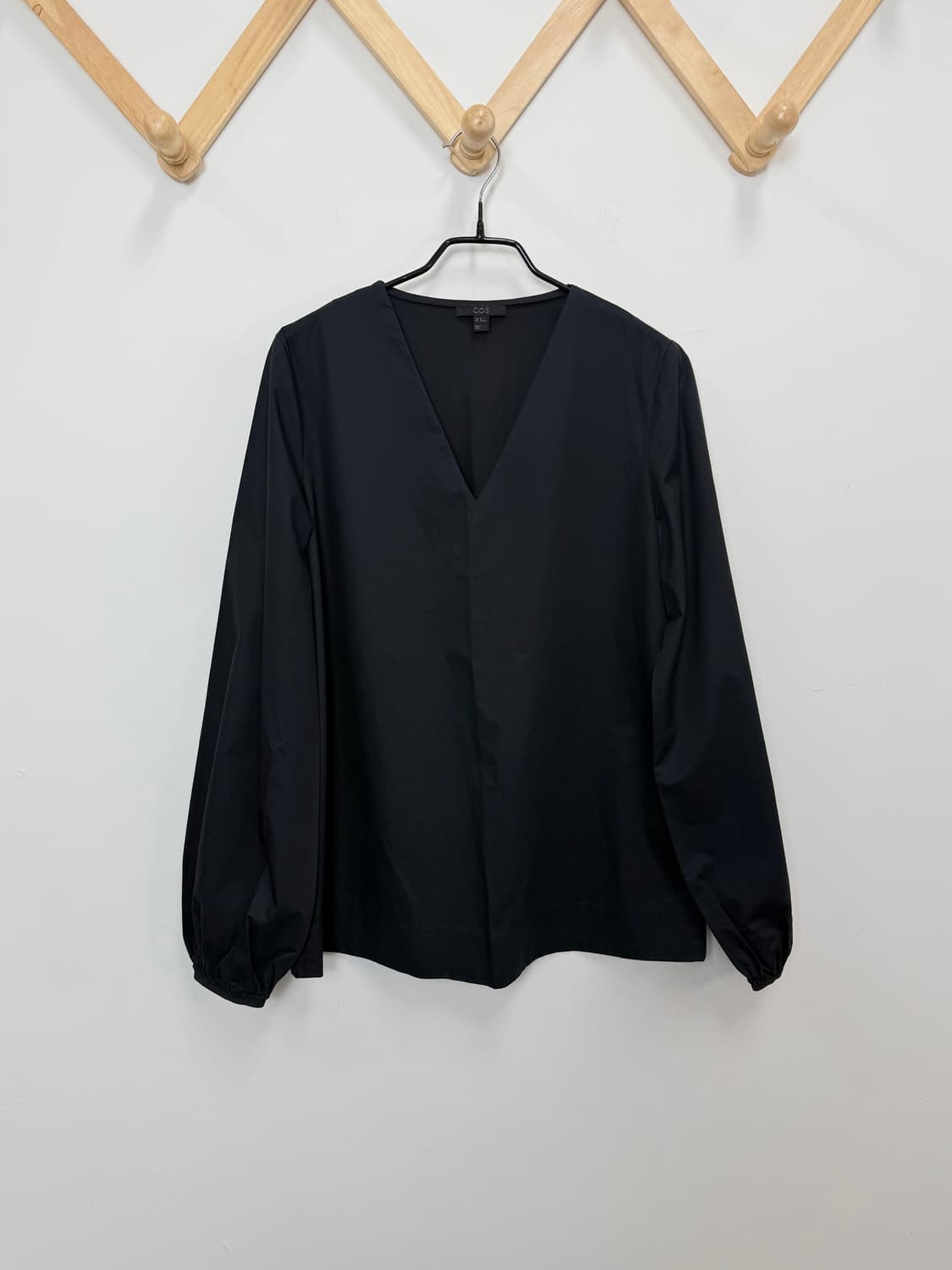 COS 코스 브이넥 블라우스 상품이미지1