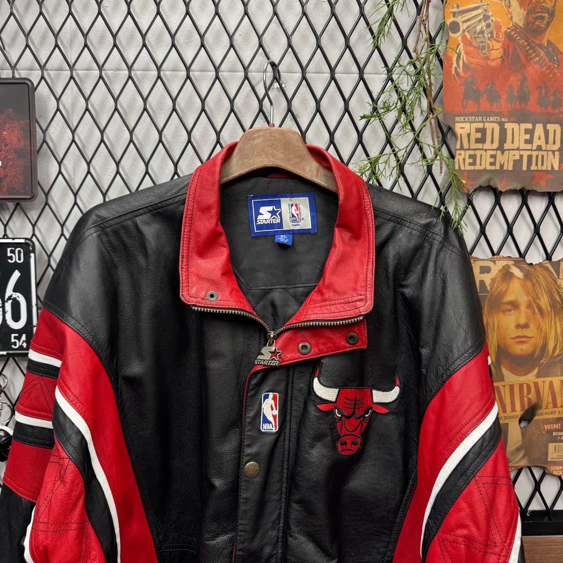 90s 스타터 X 시카고불스 NBA 가죽자켓 후면 빅로고 디테일 레드 상품이미지3