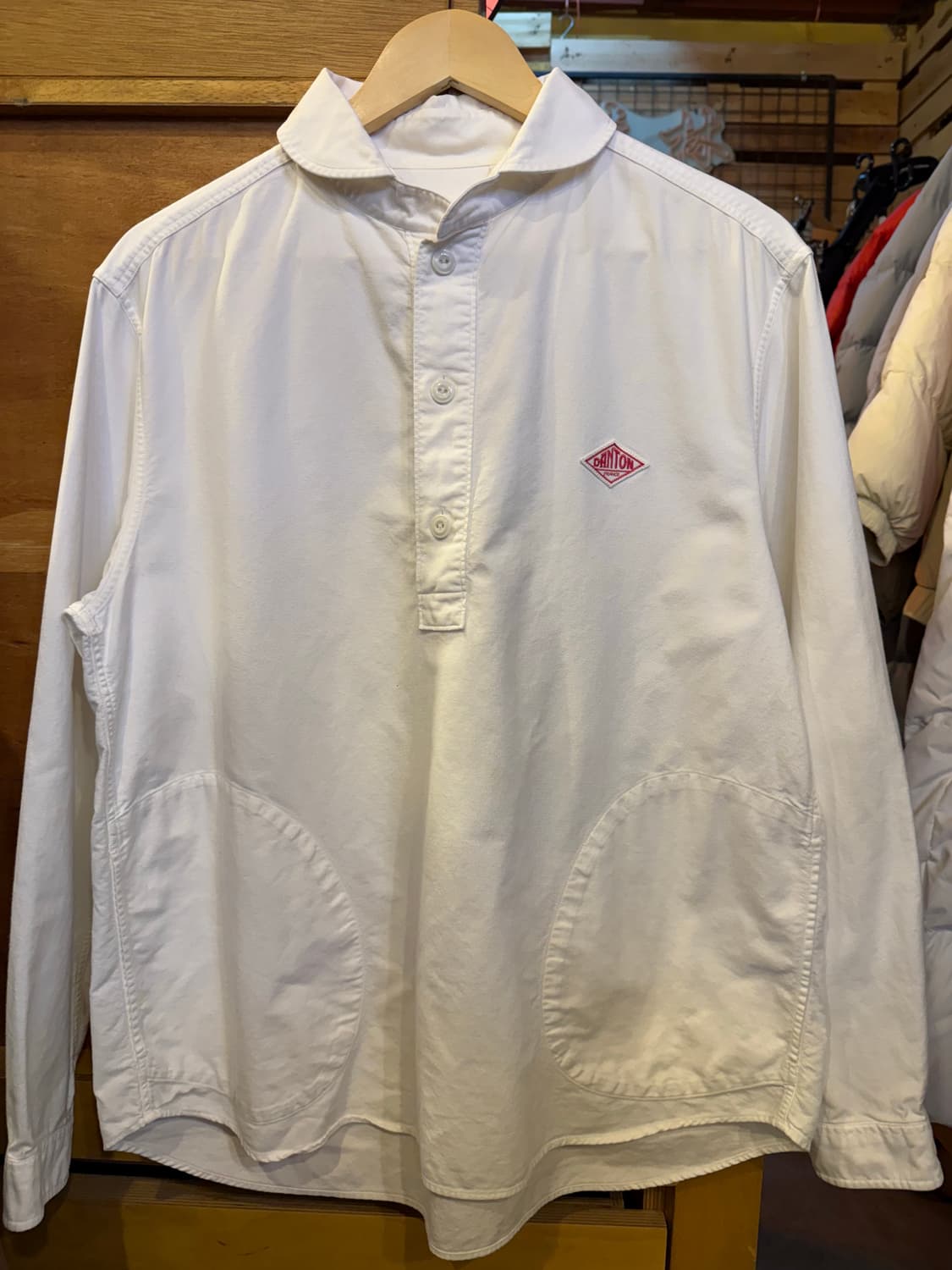 단톤 화이트 하프 셔츠 상품이미지1