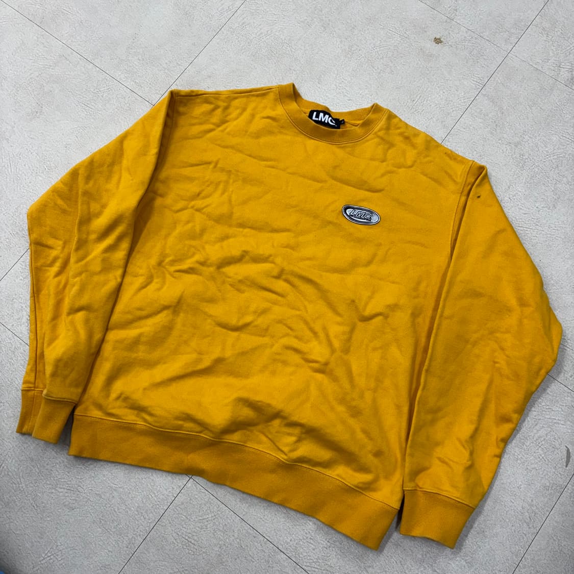 Lmc 스몰로고 머스타드 맨투맨 상품이미지1
