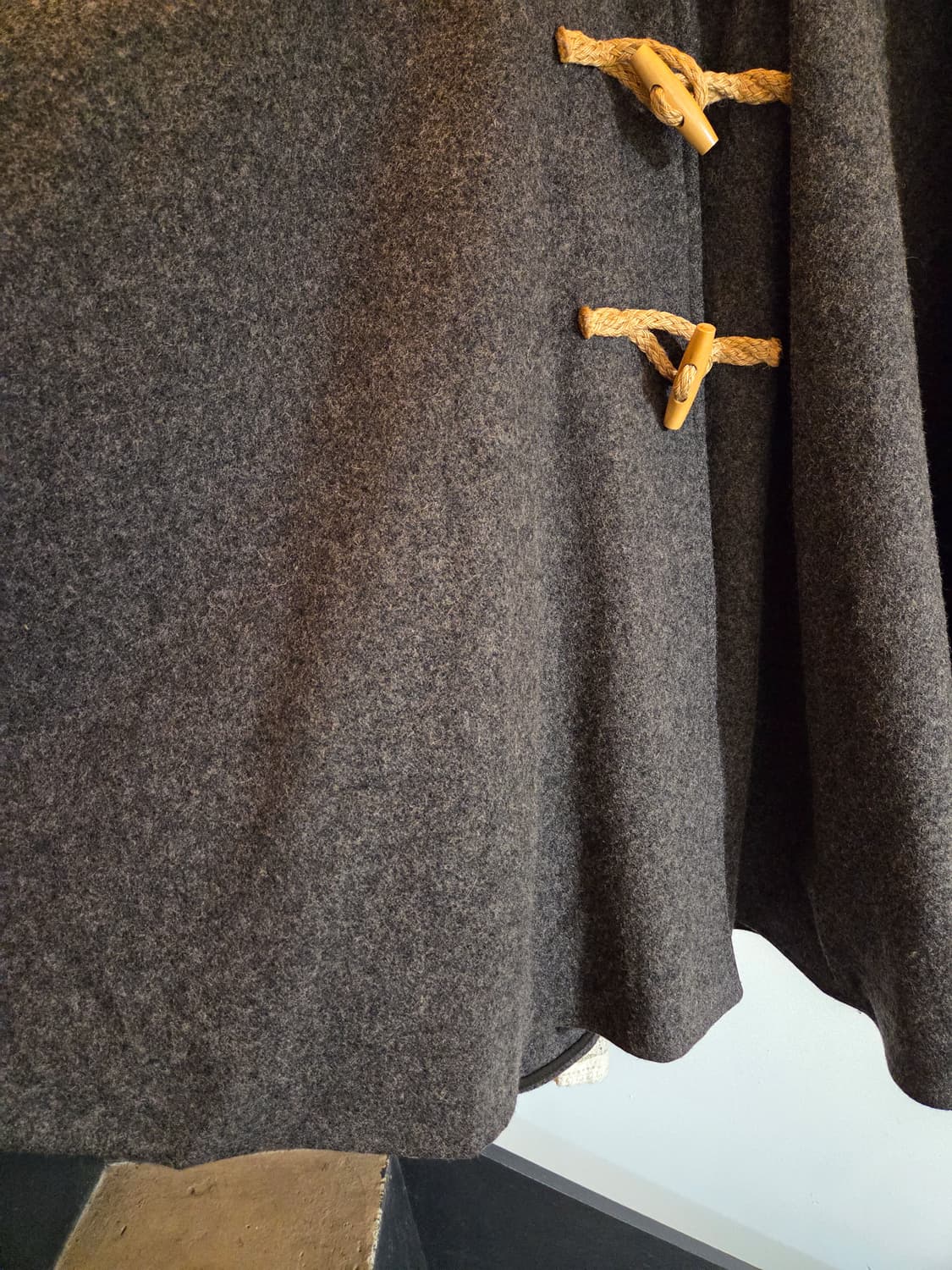 토글 버튼 케이프 코트 상품이미지4