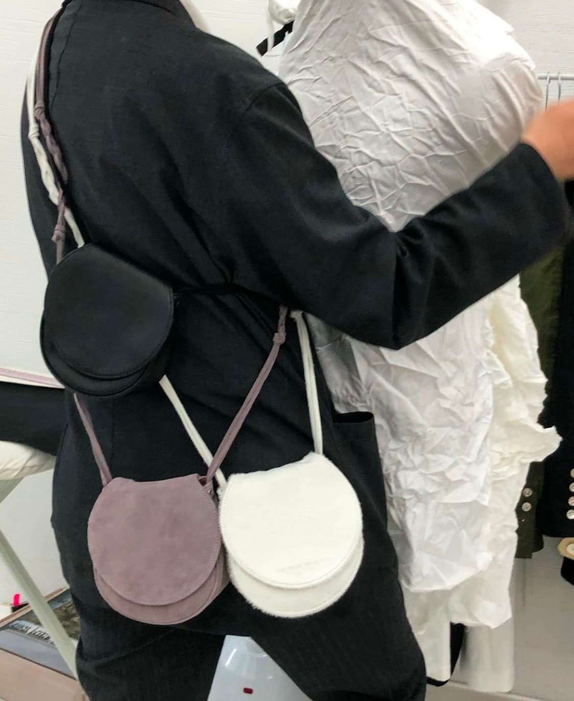 더뮤지엄비지터 미니 레더백 퍼플 상품이미지1