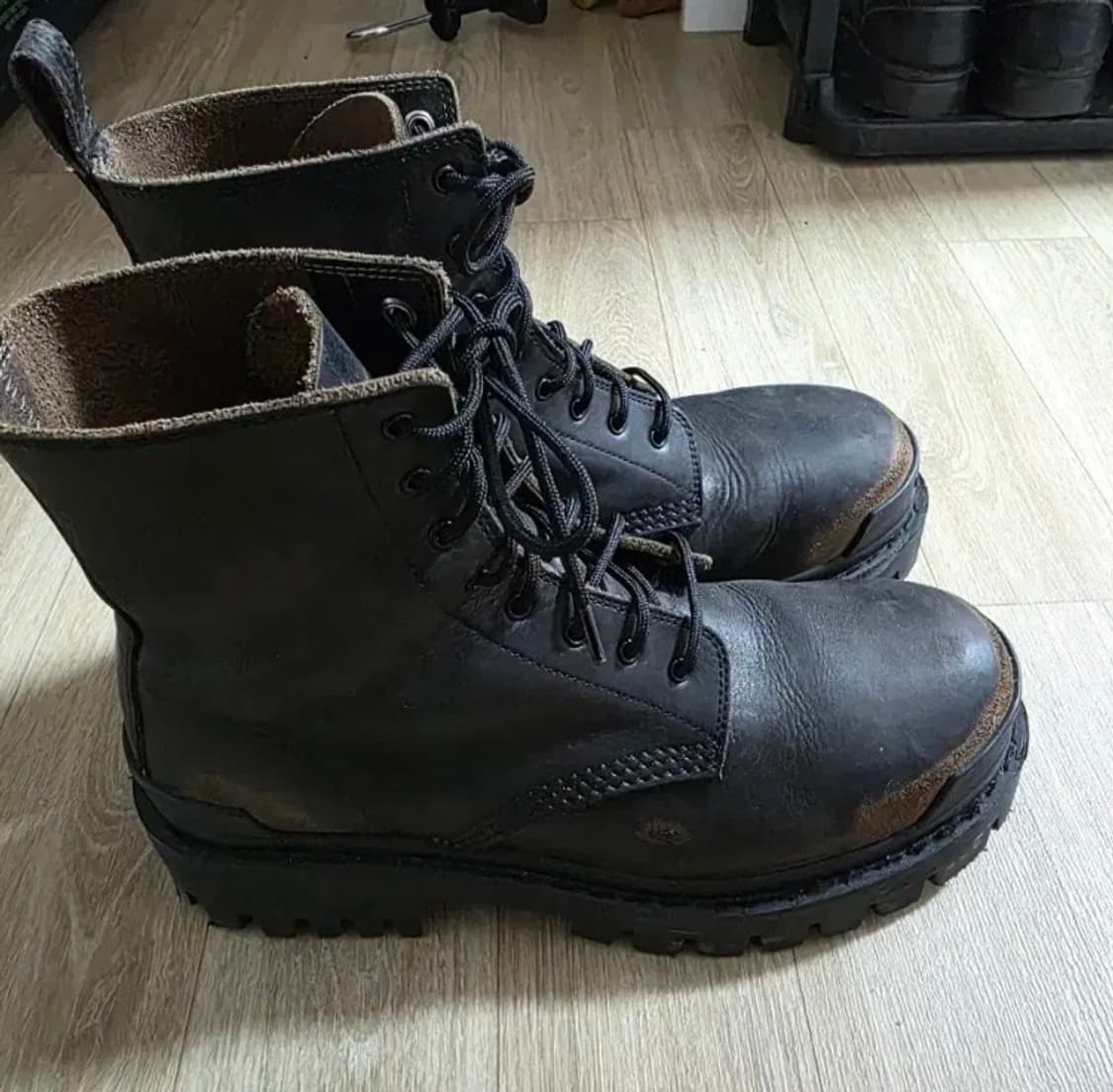 발렌시아가 컴뱃 스트라이크 부츠 빈티지 브라운 41 판매 상품이미지1