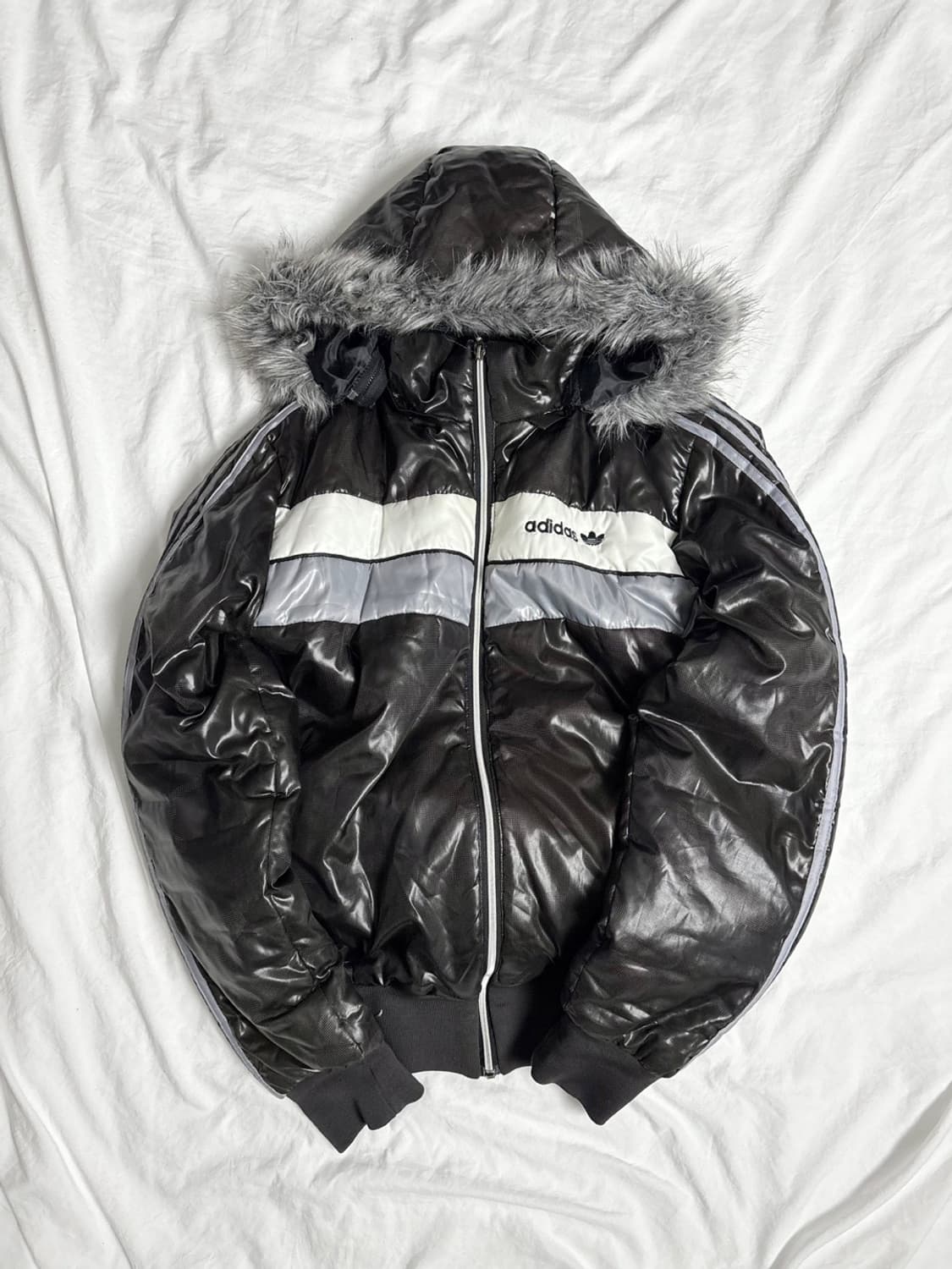 아디다스 카고 브라운 블랙 퍼 후드 패딩 상품이미지1