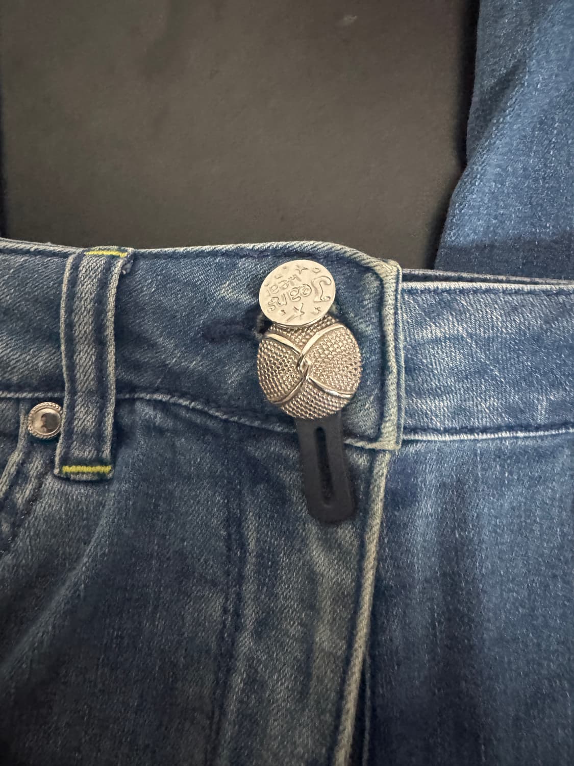 여성 칼라거펠트 단추 디테일 데님팬츠 29.9인치 상품이미지3